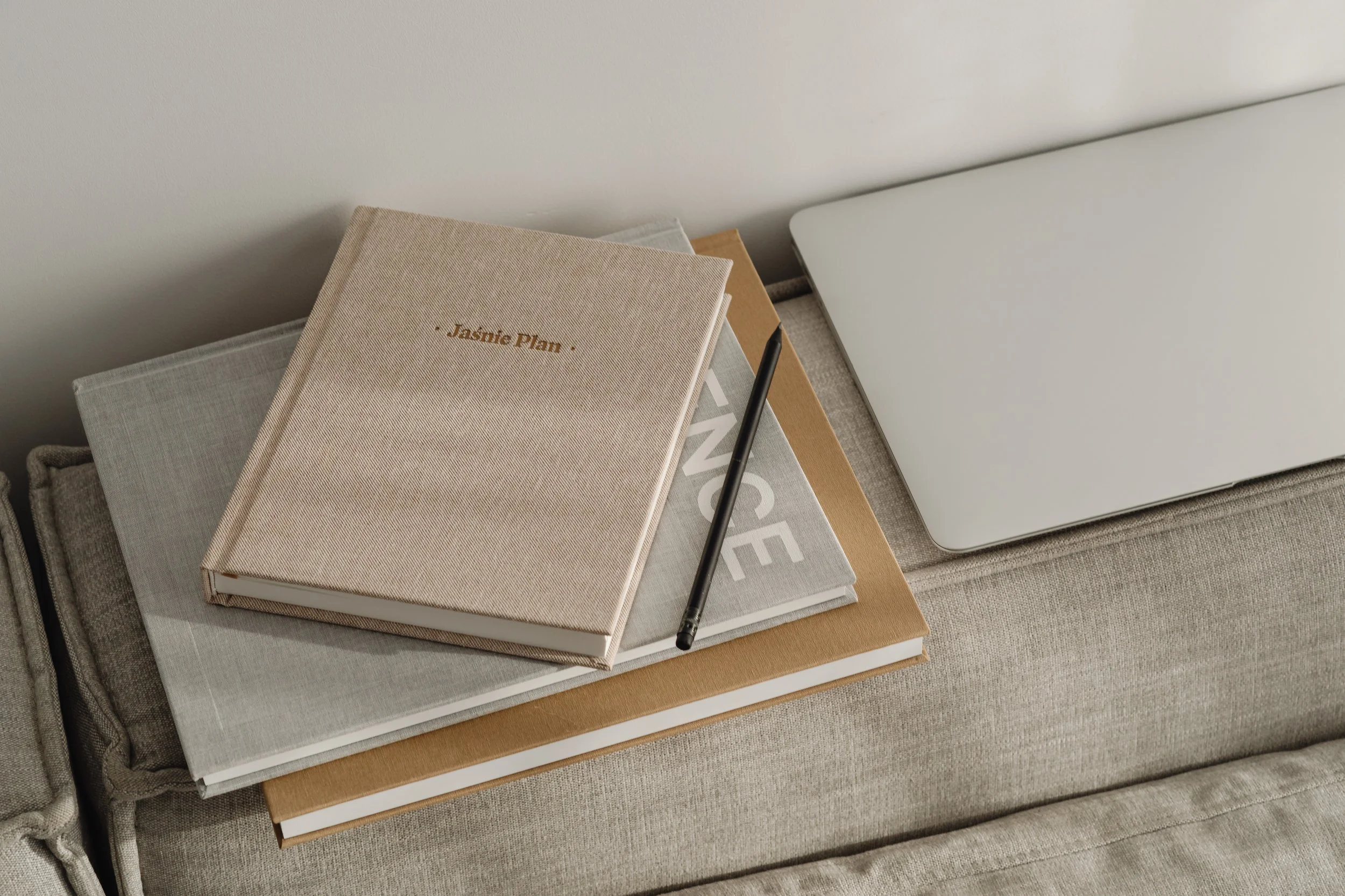 kaboompics_home-office-on-the-sofa-laptop-books-notebook-organizer-planner-29675.jpg