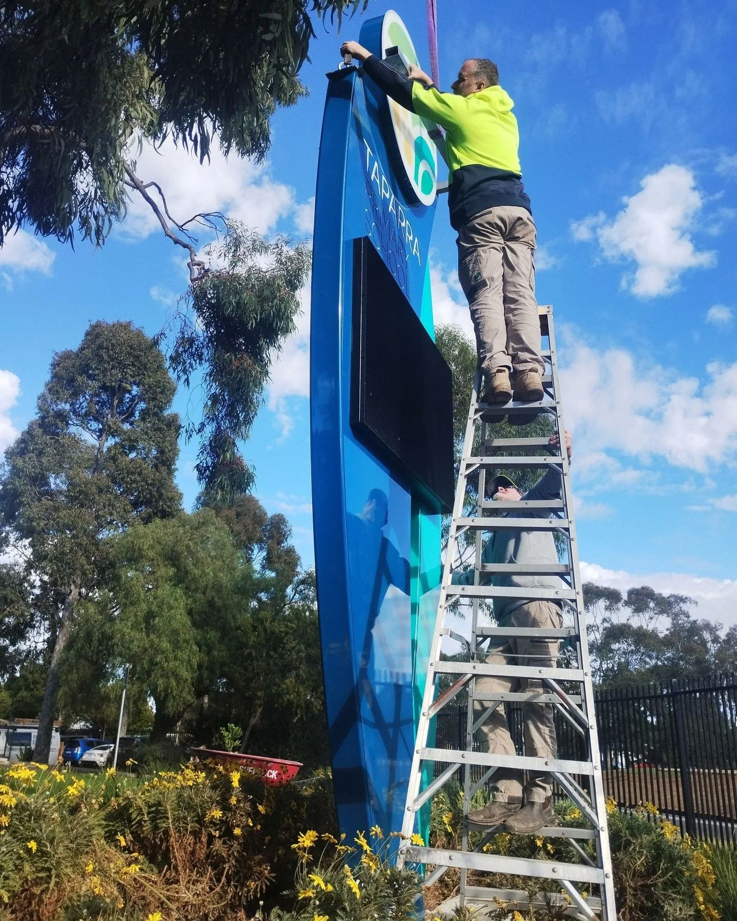 T A P A R R A &bull; Throwback to Taparra Primary Schools pylon, custom design and build by our Haynes team!  #haynessigns
