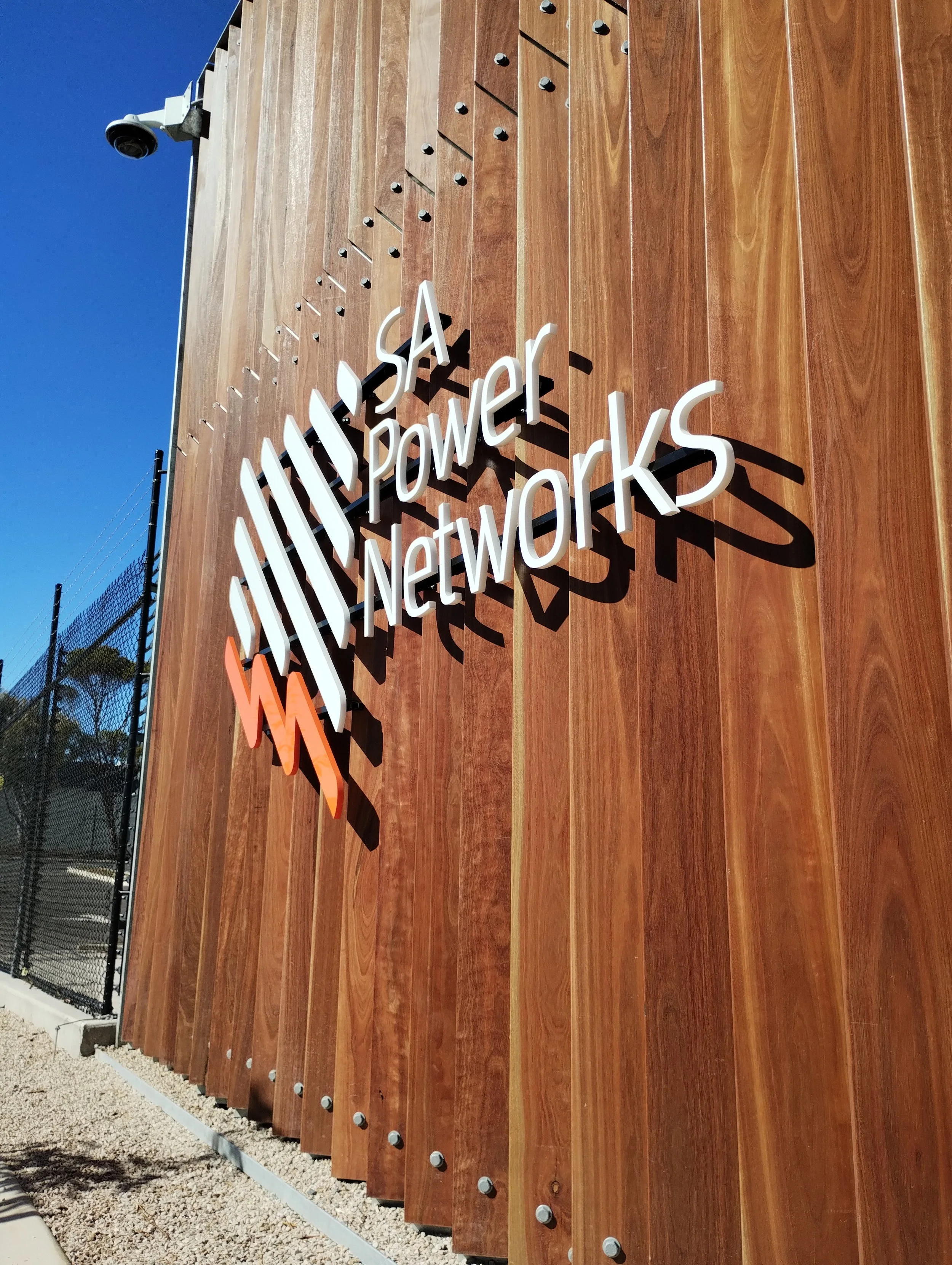 Pin-Fixed dimensional lettering