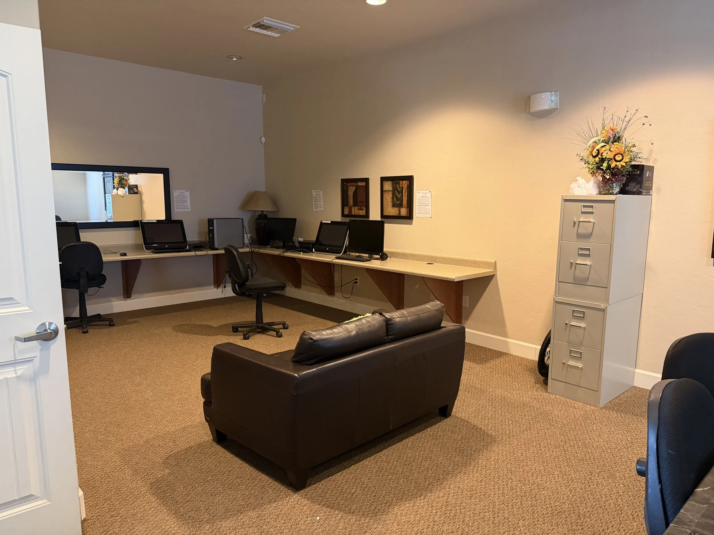 COMPUTER ROOM.jpeg