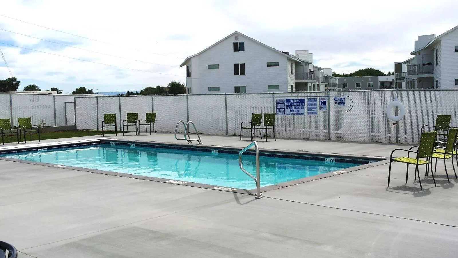 Pool.jpg