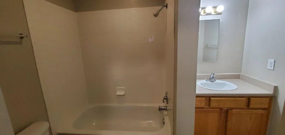 Bathtub bathroom view.jpg