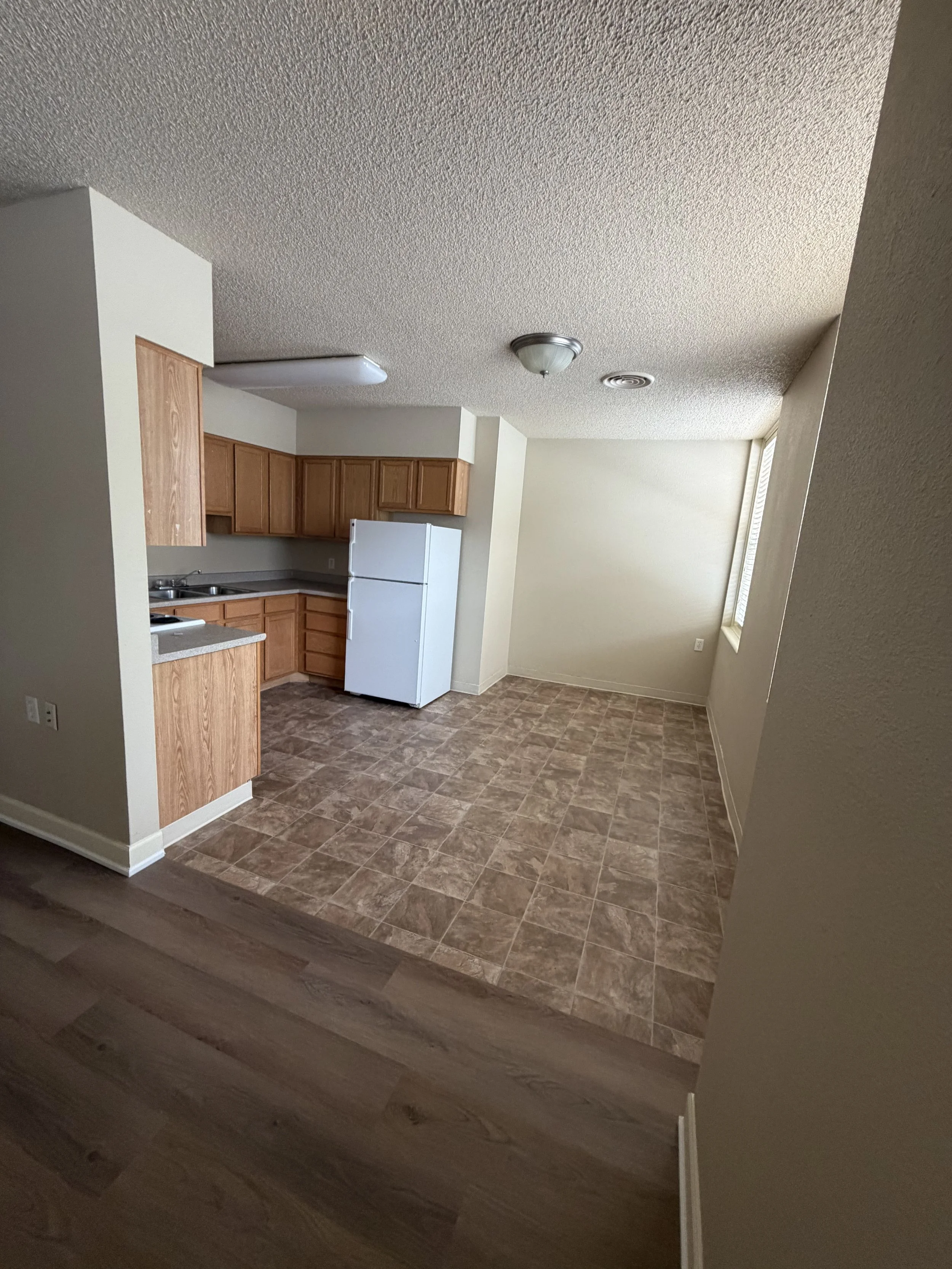 1-320 Kitchen.jpeg