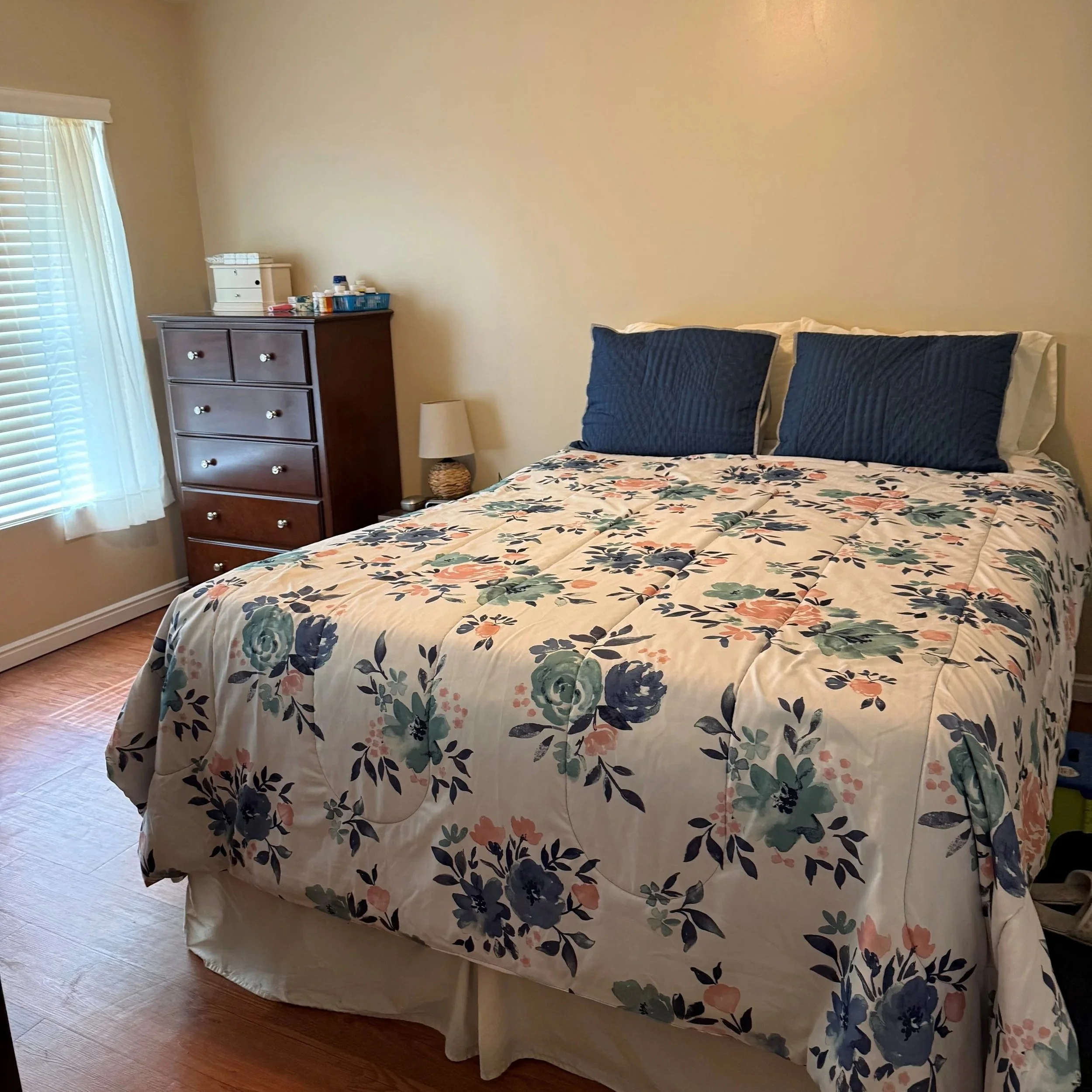 apt+bedroom.jpg