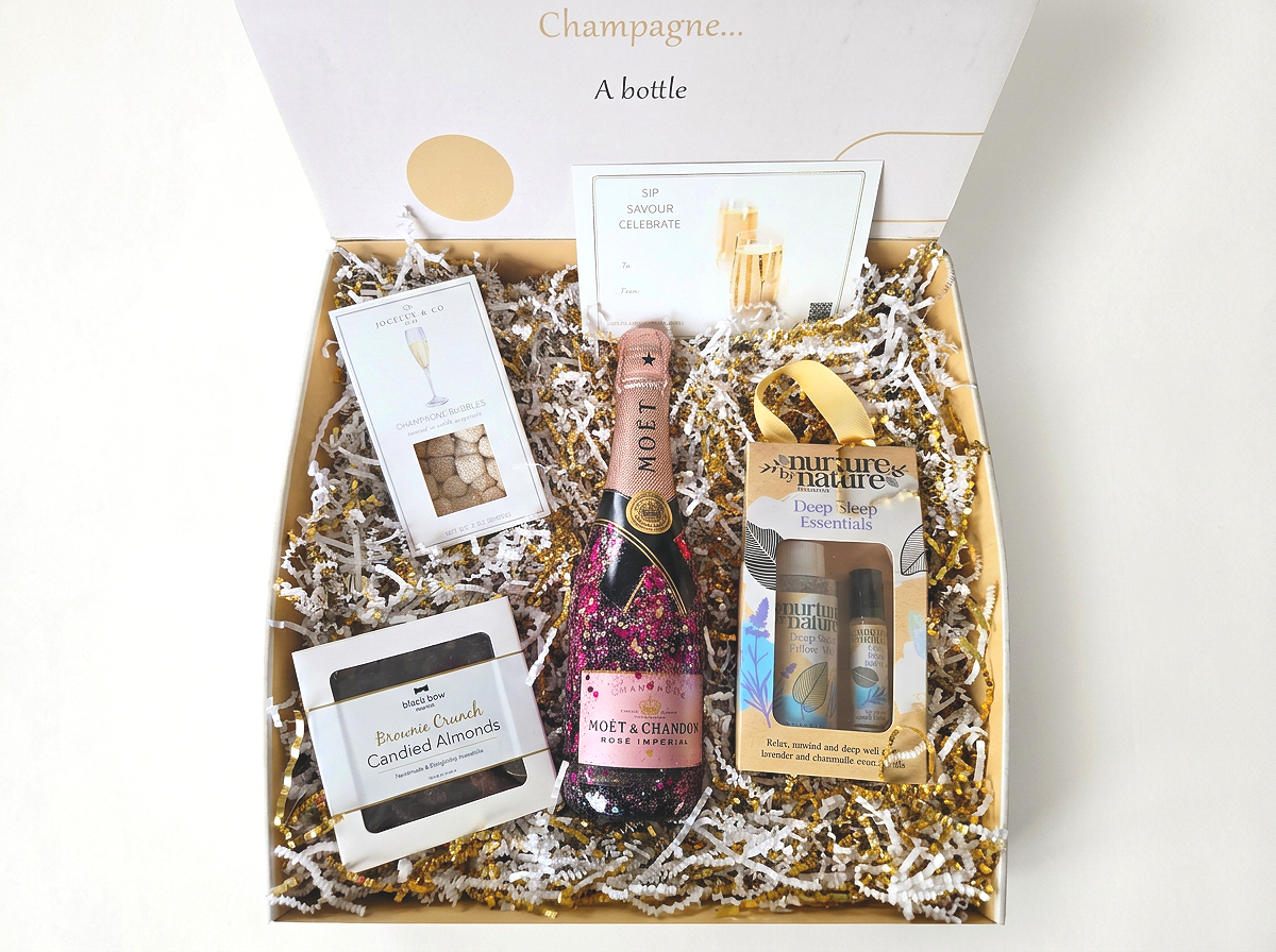 Moët & Chandon 375ml Rosé Champagne -Pampered Gift.png