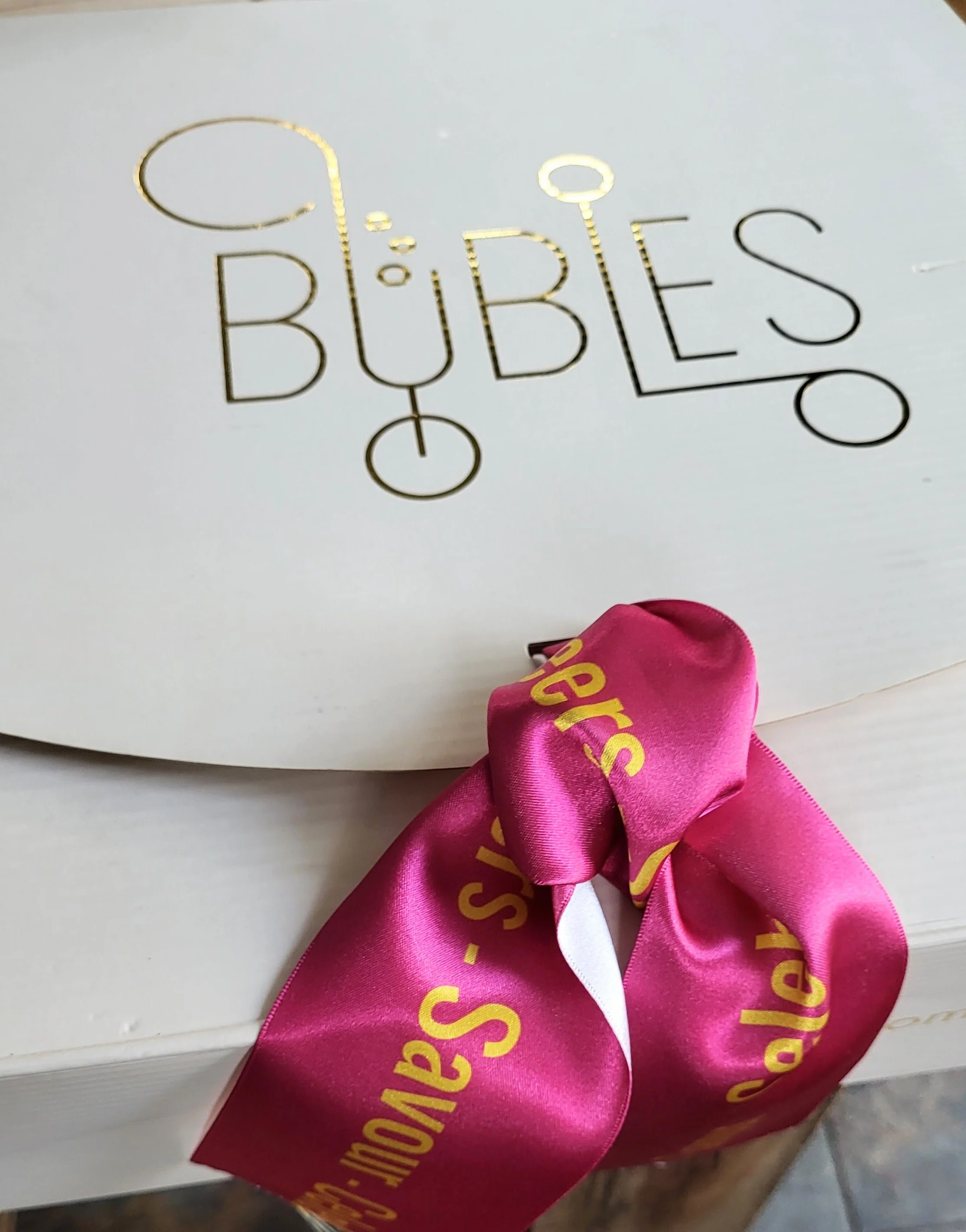 BublesChampagne gift box.jpg