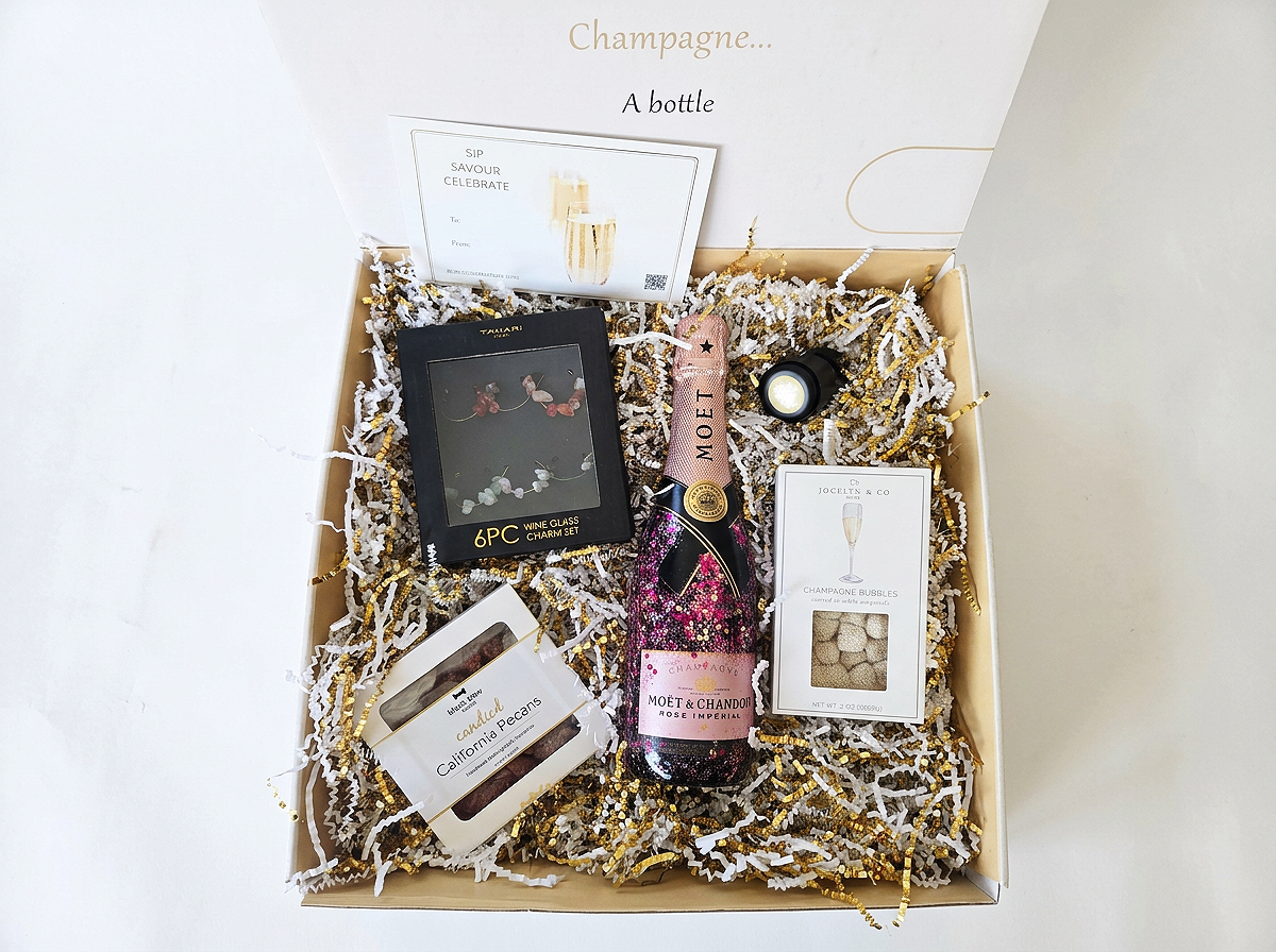 Moët & Chandon 375ml Rosé Champagne Gift.png