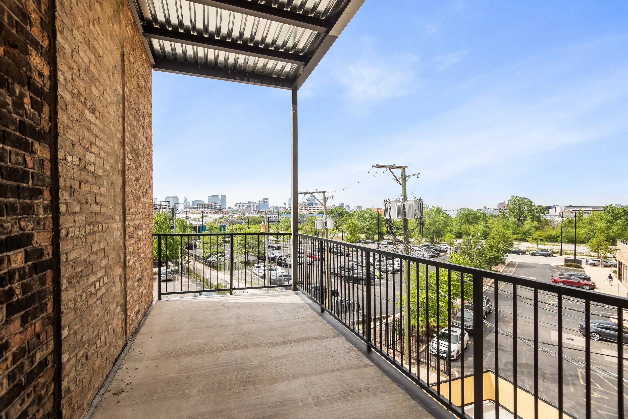 hdr_v511665_1balcony1.jpg