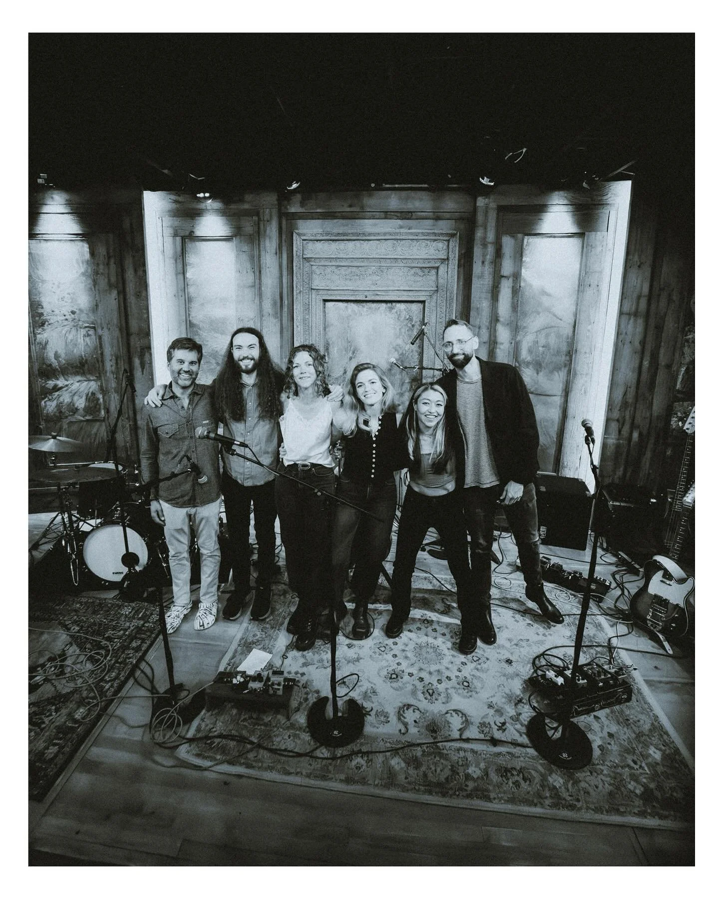 ✨last night was a canon event 🥰🙌🏻✨

thank you SO MUCH to everyone who came out to our Folkroom show last night, and to the incredible team at @20frontstreet for having us ❤️&zwj;🔥🙏🏻❤️&zwj;🔥

I love these people and had the time of my life putt