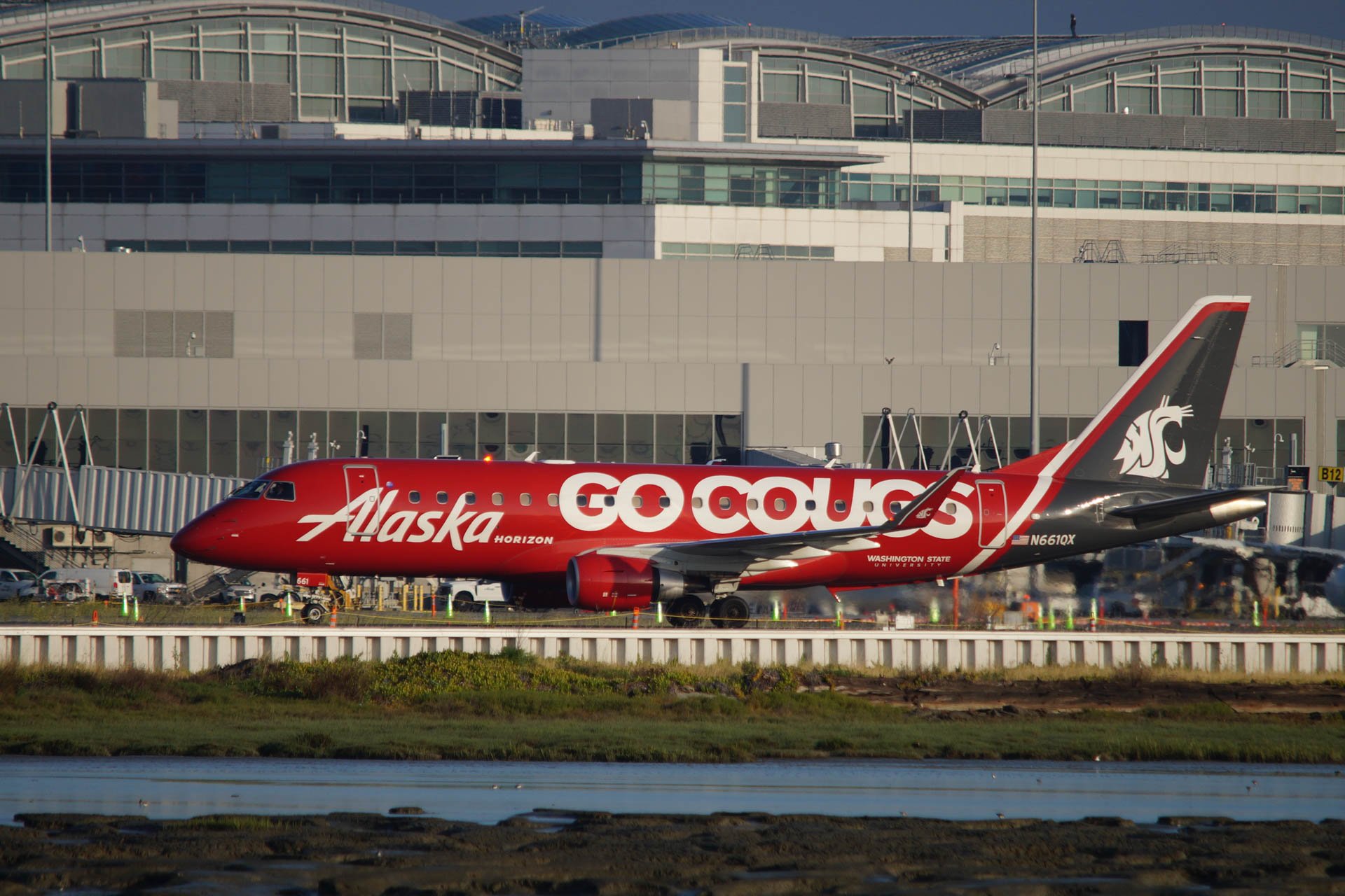 Alaska Horizon - N661QX - Embraer E175LR - Washington State Cougars