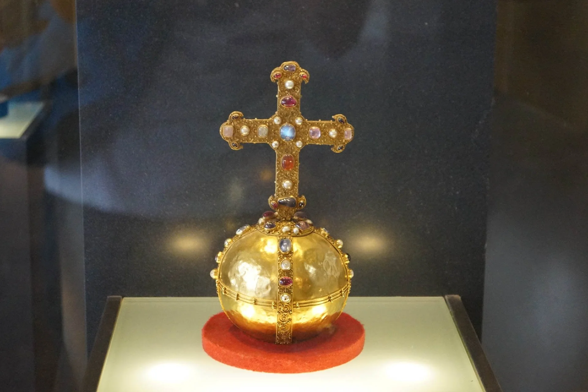 Aachen - Rathaus - The Imperial Orb