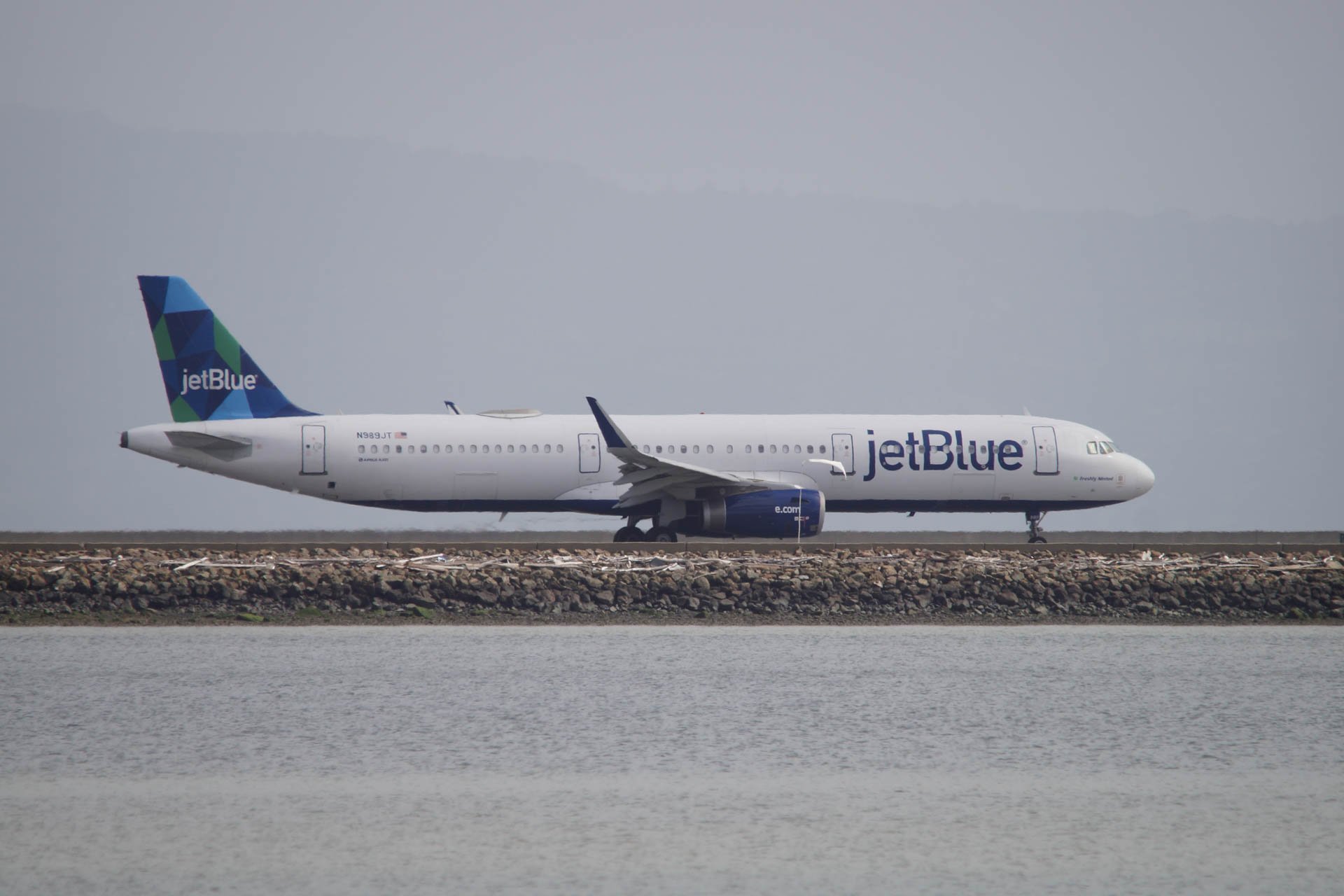 JetBlue - N989JT - Airbus A321-200