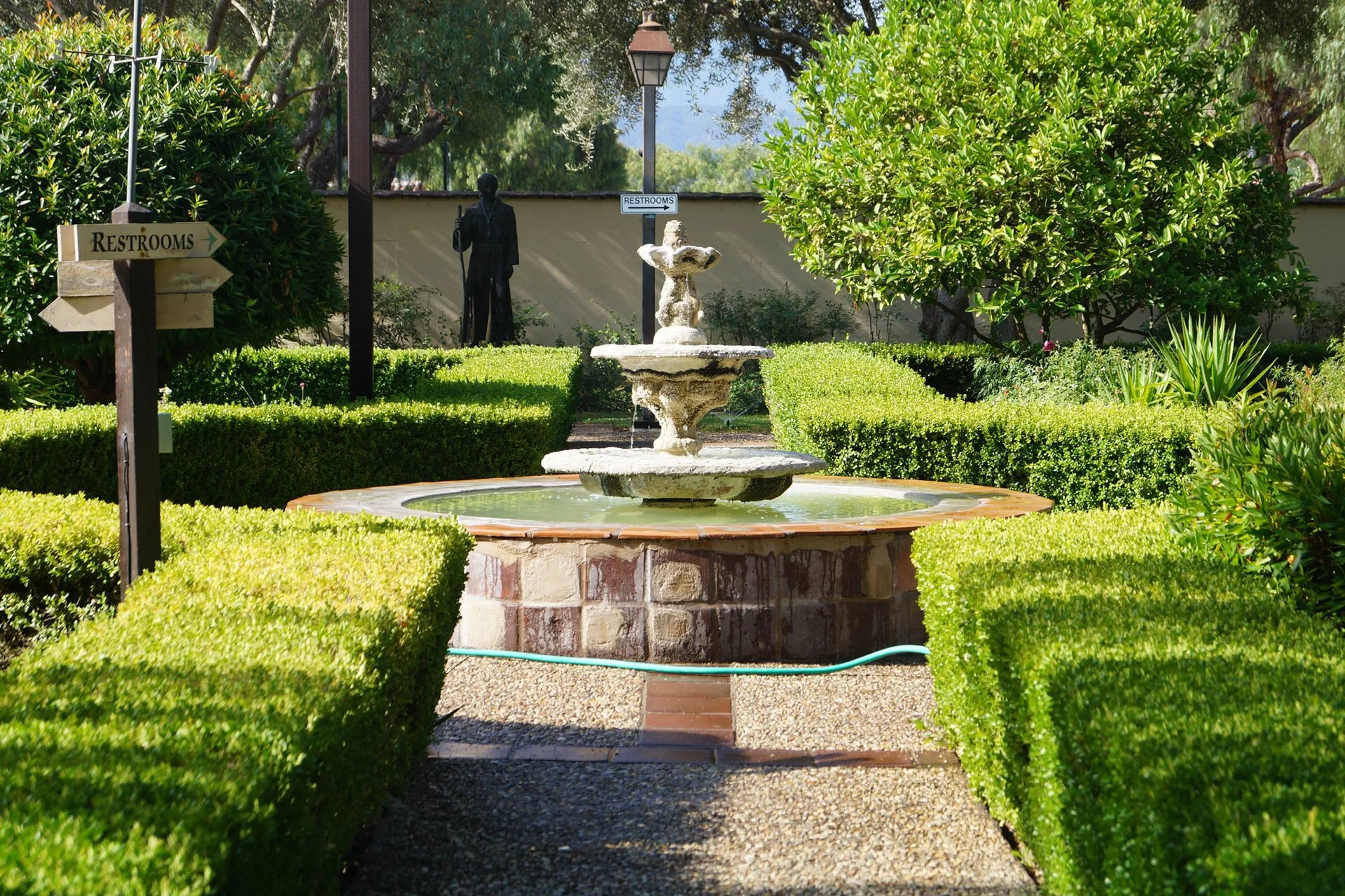 Mission Santa Ines: Fountain