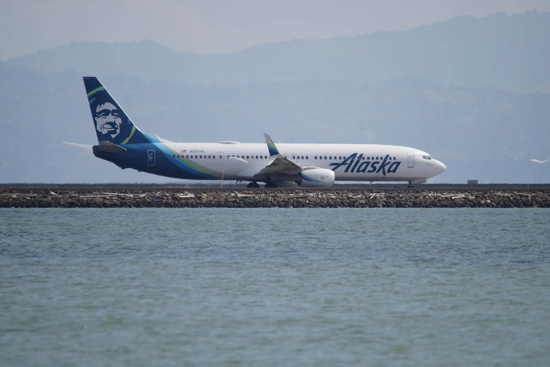 Alaska Airlines - N281AK - Boeing 737-900ER