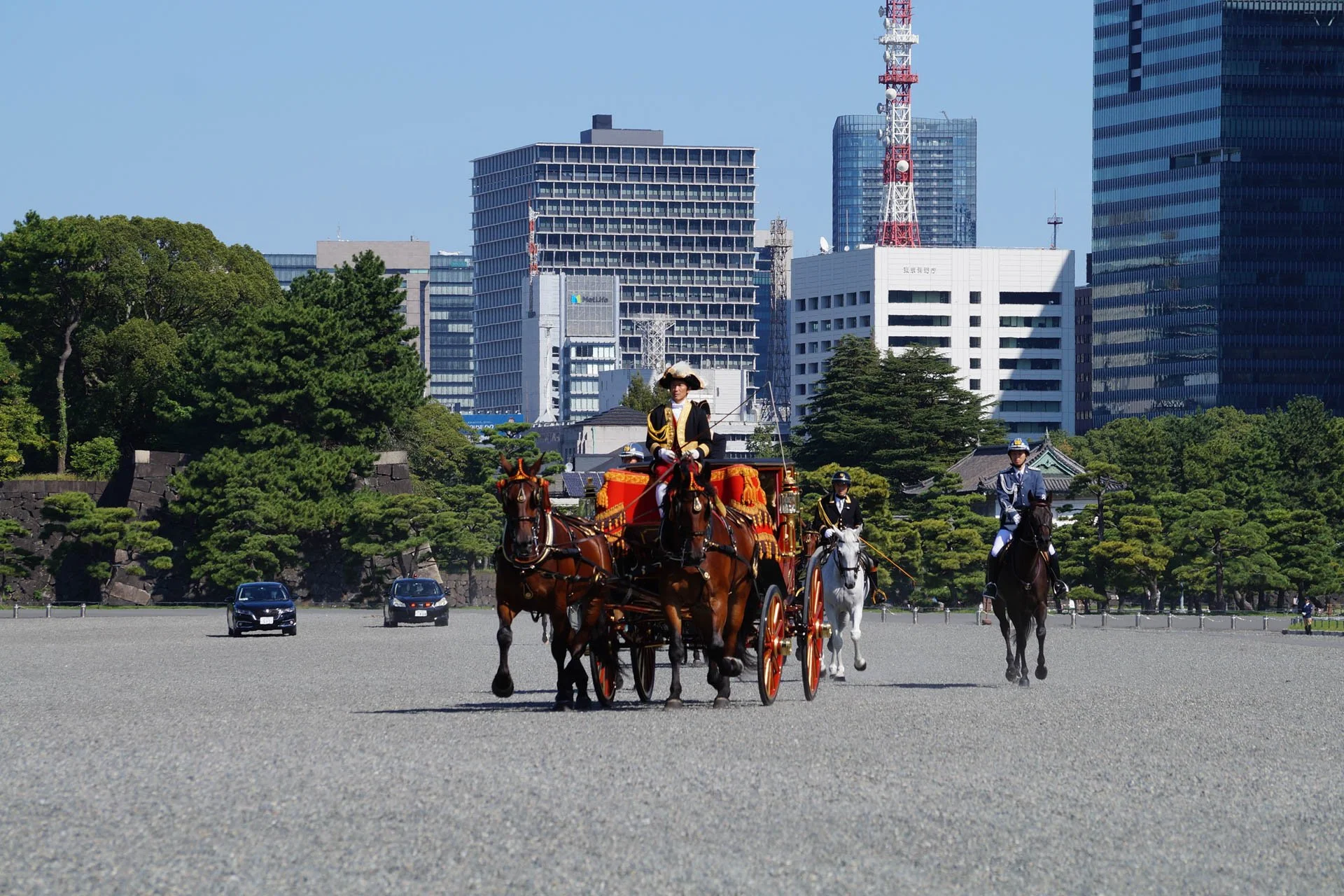 Tokyo - Norwegian VIP arriving at The Imperial Palace. Delegations of VIPs have the choice to arrive at the Imperial Palace in a horse-drawn carriage
