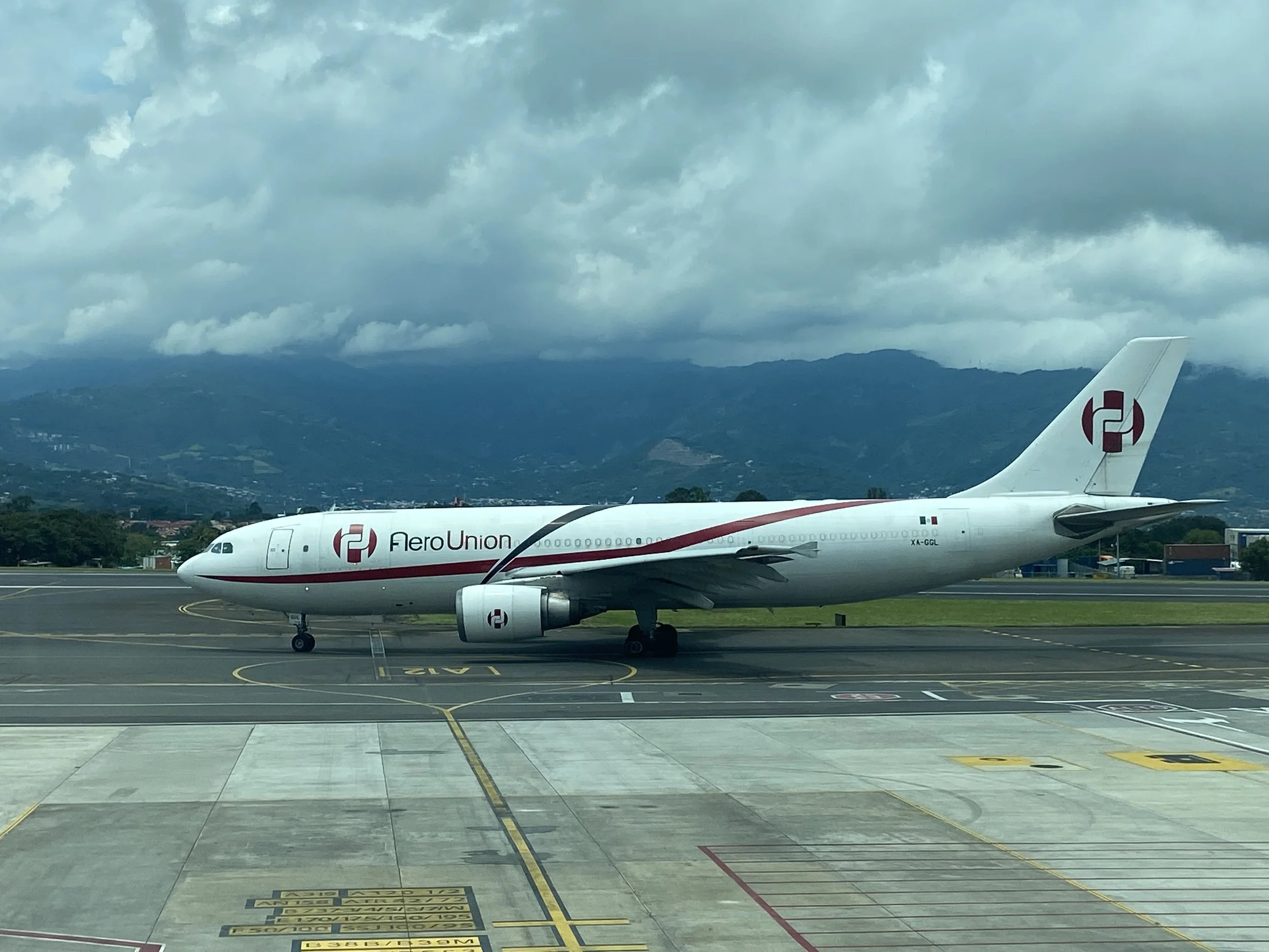 Aero Union - Airbus A300 - XA-GGL. Although most of my pictures are taken at SFO, this one was taken in San Jose, Costa Rica