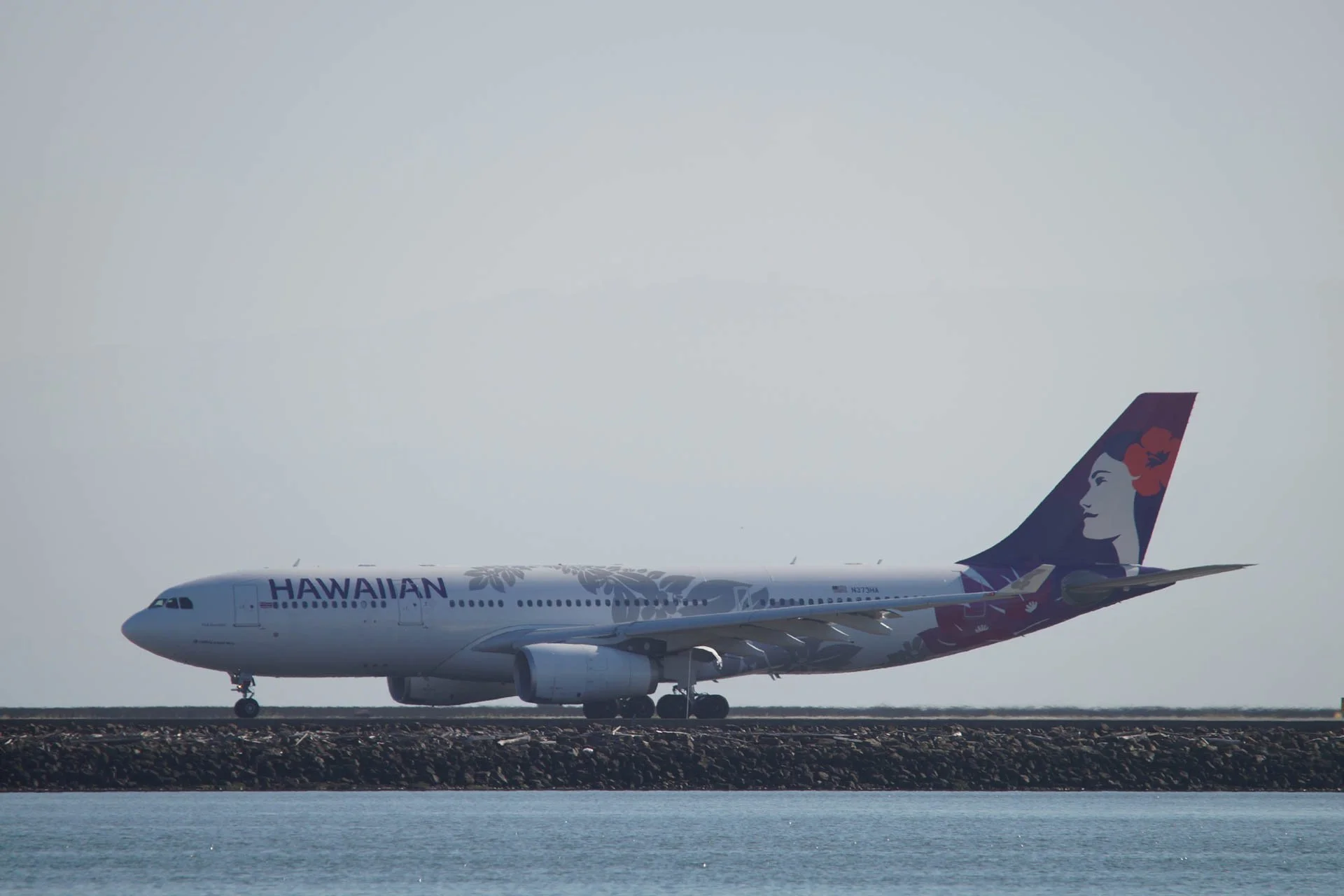 Hawaiian Airlines - N373HA - Airbus A330-200 - Kūkalaniʻehu