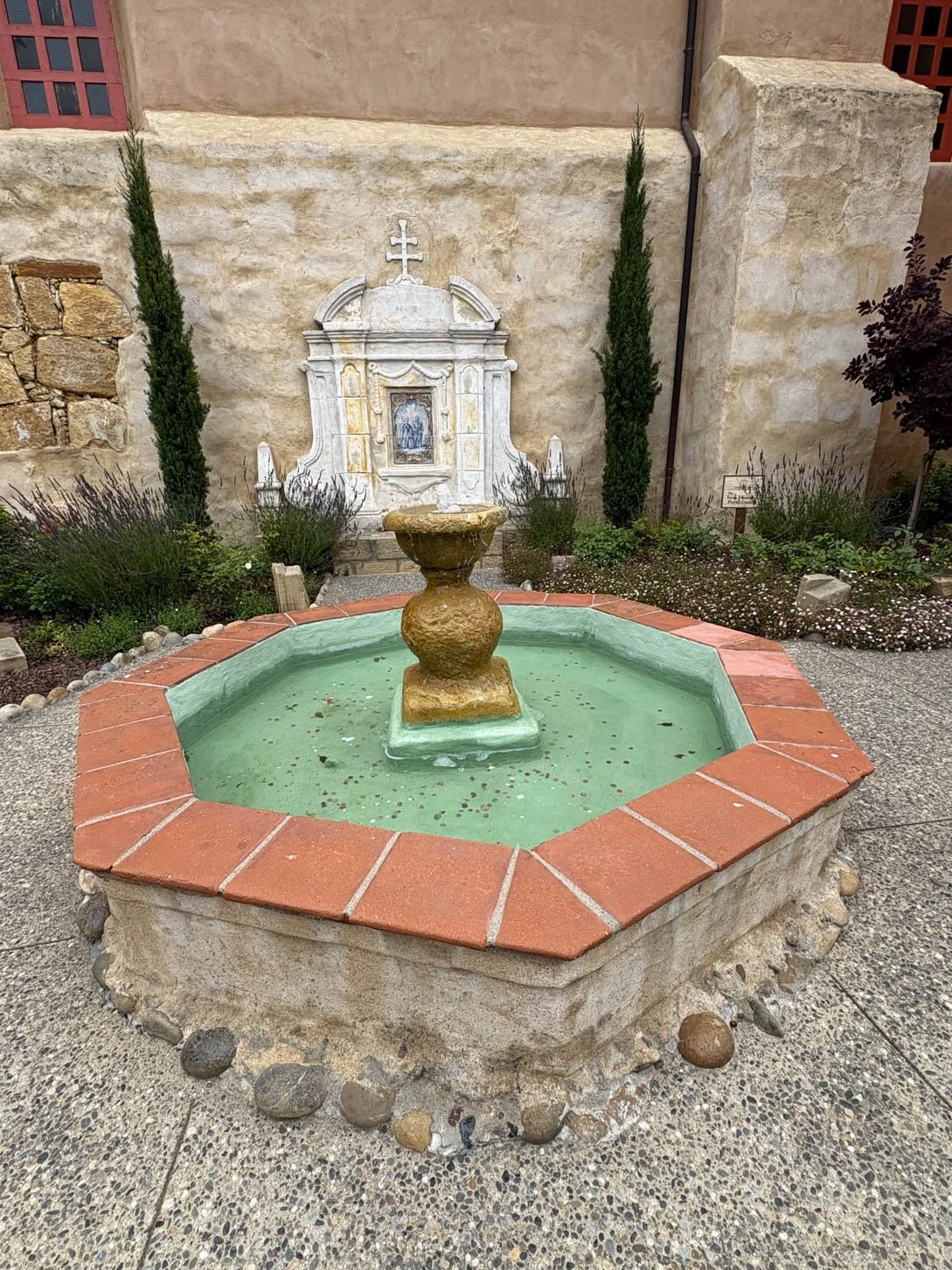 Mission San Carlos Borromeo del Río Carmelo