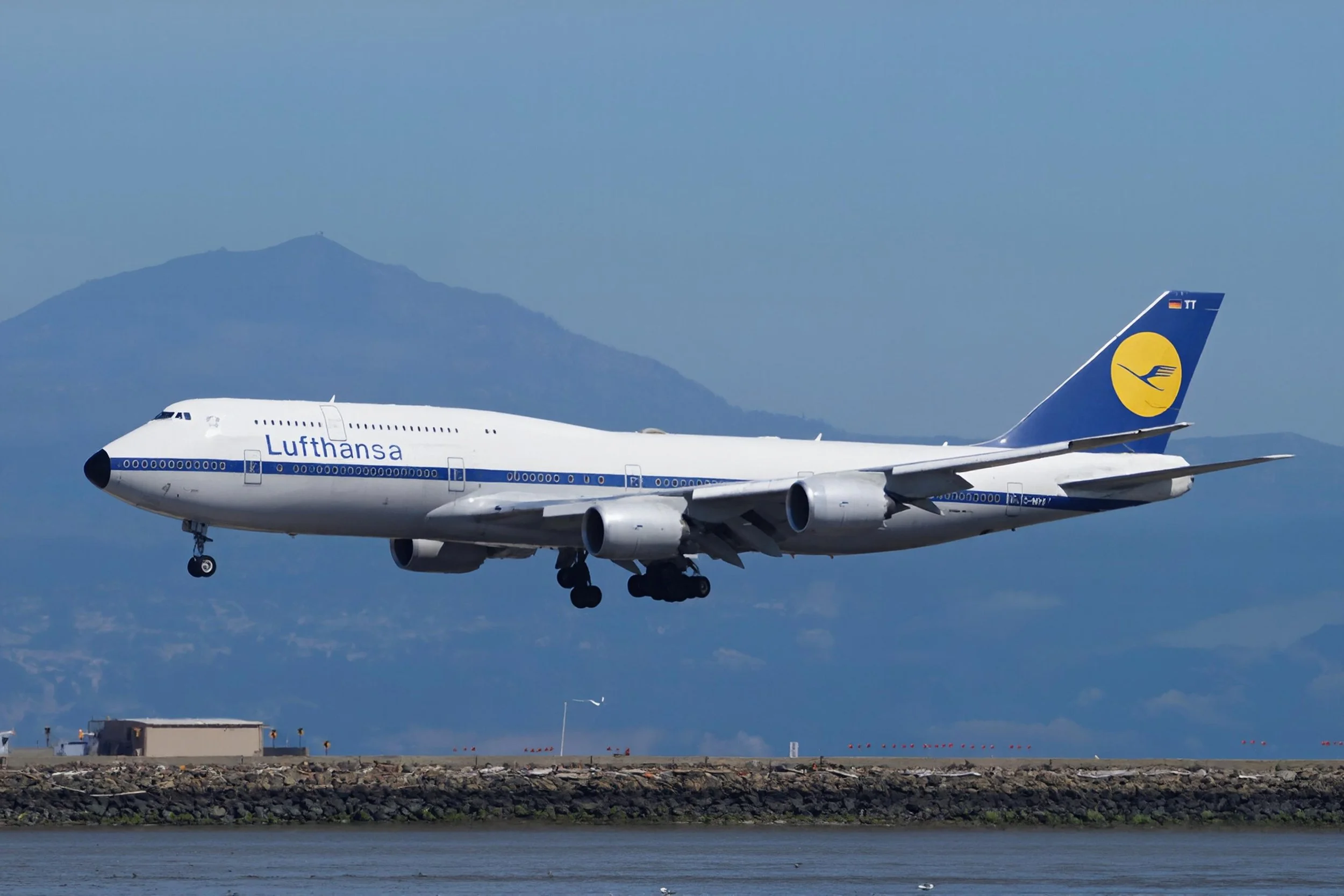 Lufthansa - D-ABYT - Boeing 747-8 - Retro