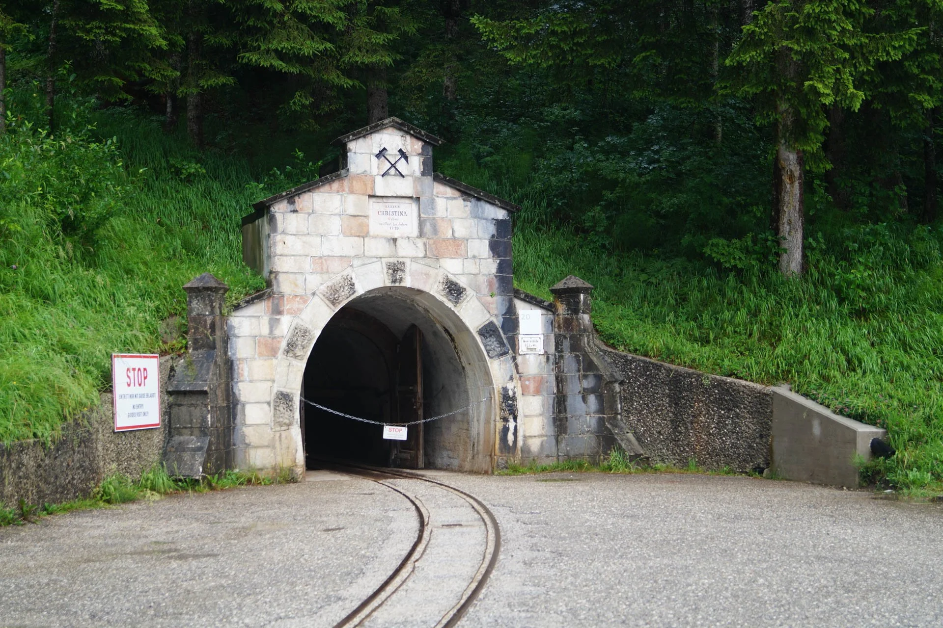 Hallstatt and Salt Mines Tour - Mine entrance