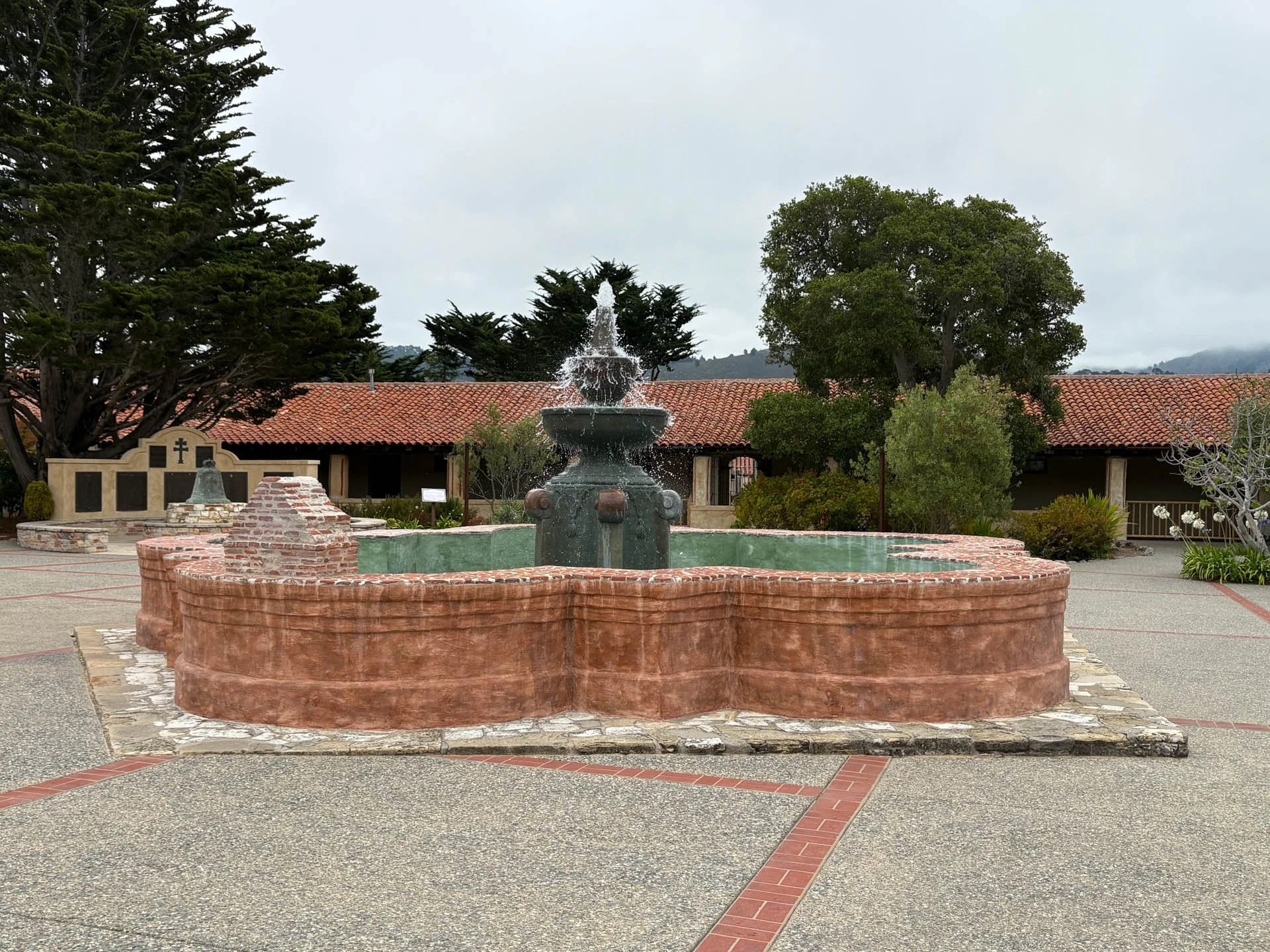 Mission San Carlos Borromeo del Río Carmelo: Fountain