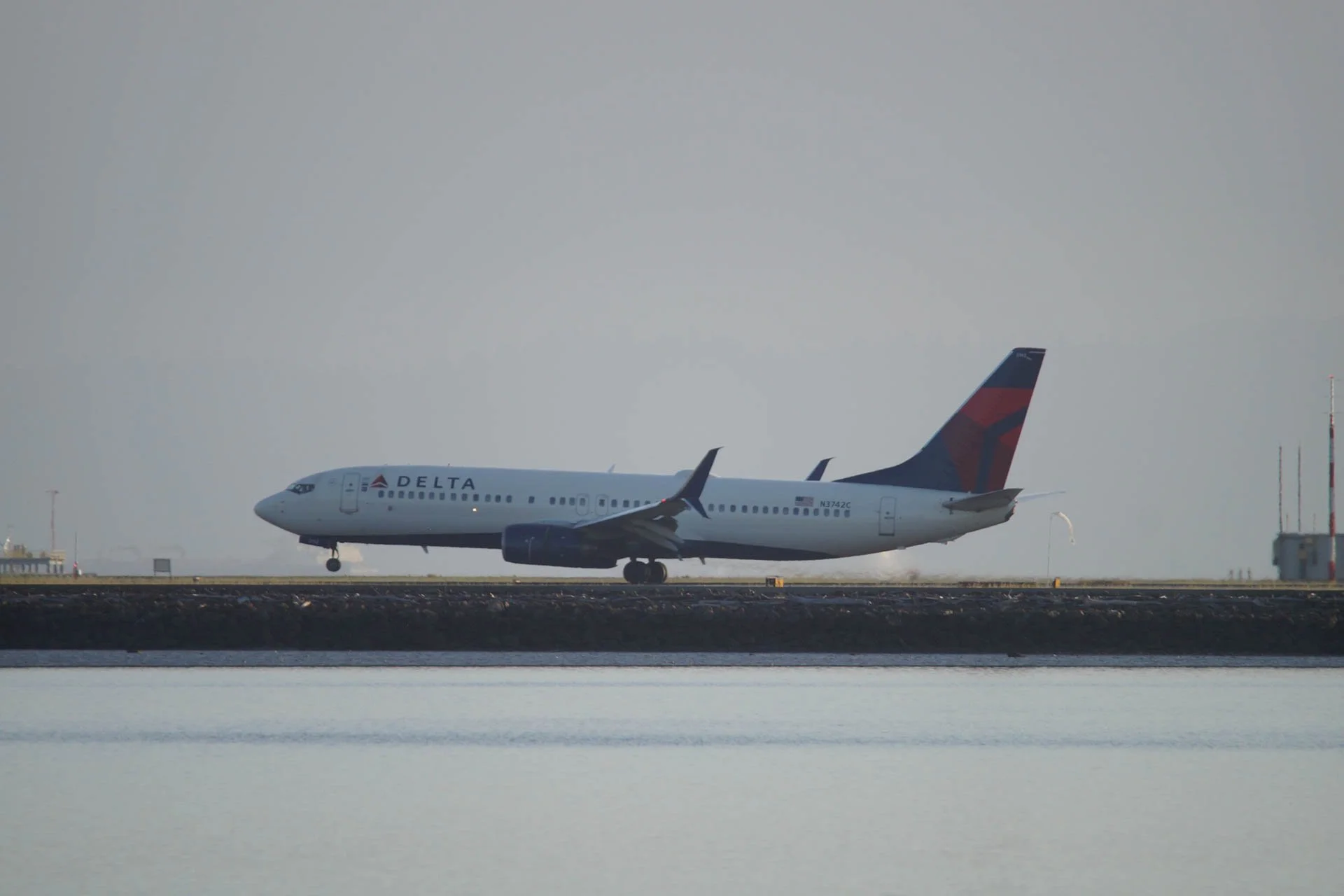 Delta Air Lines - N3742C - Boeing 737-800