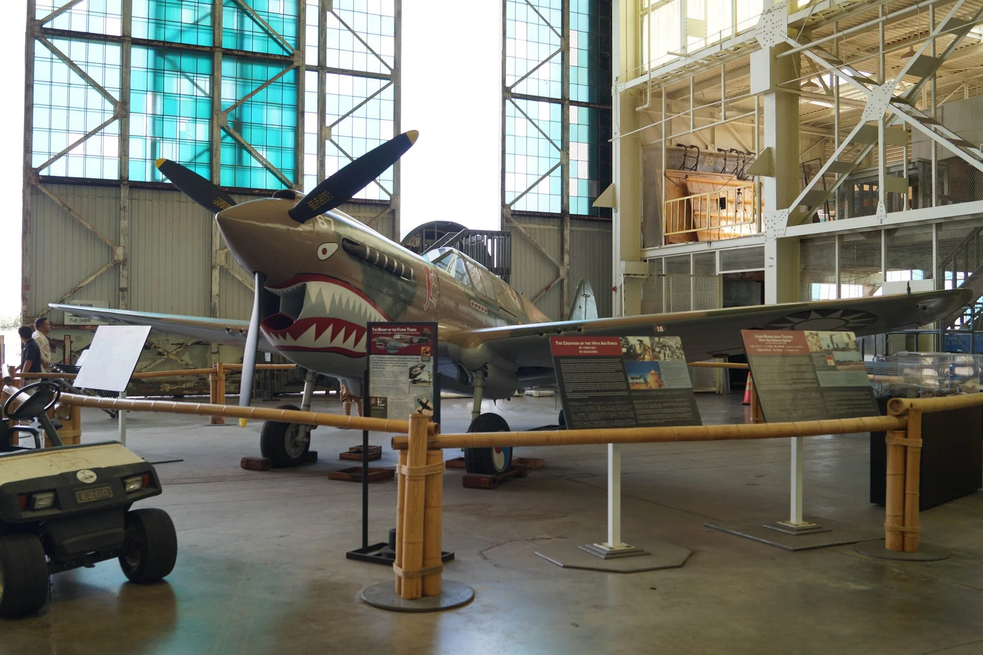 Oahu - Pearl Harbor Aviation Museum, Curtis P40E Warhawk