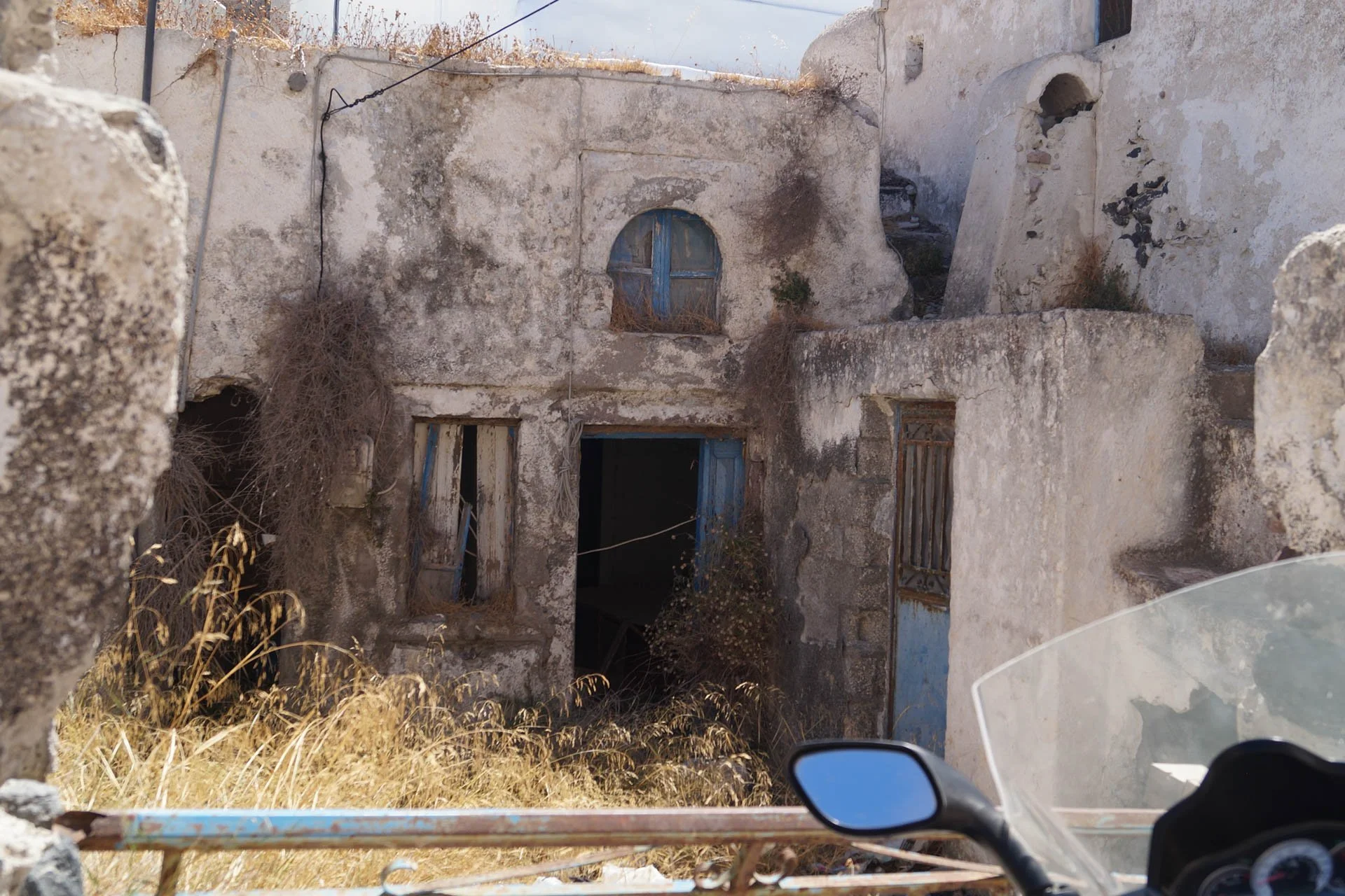 Santorini - Traditional house in the village of Megalochori