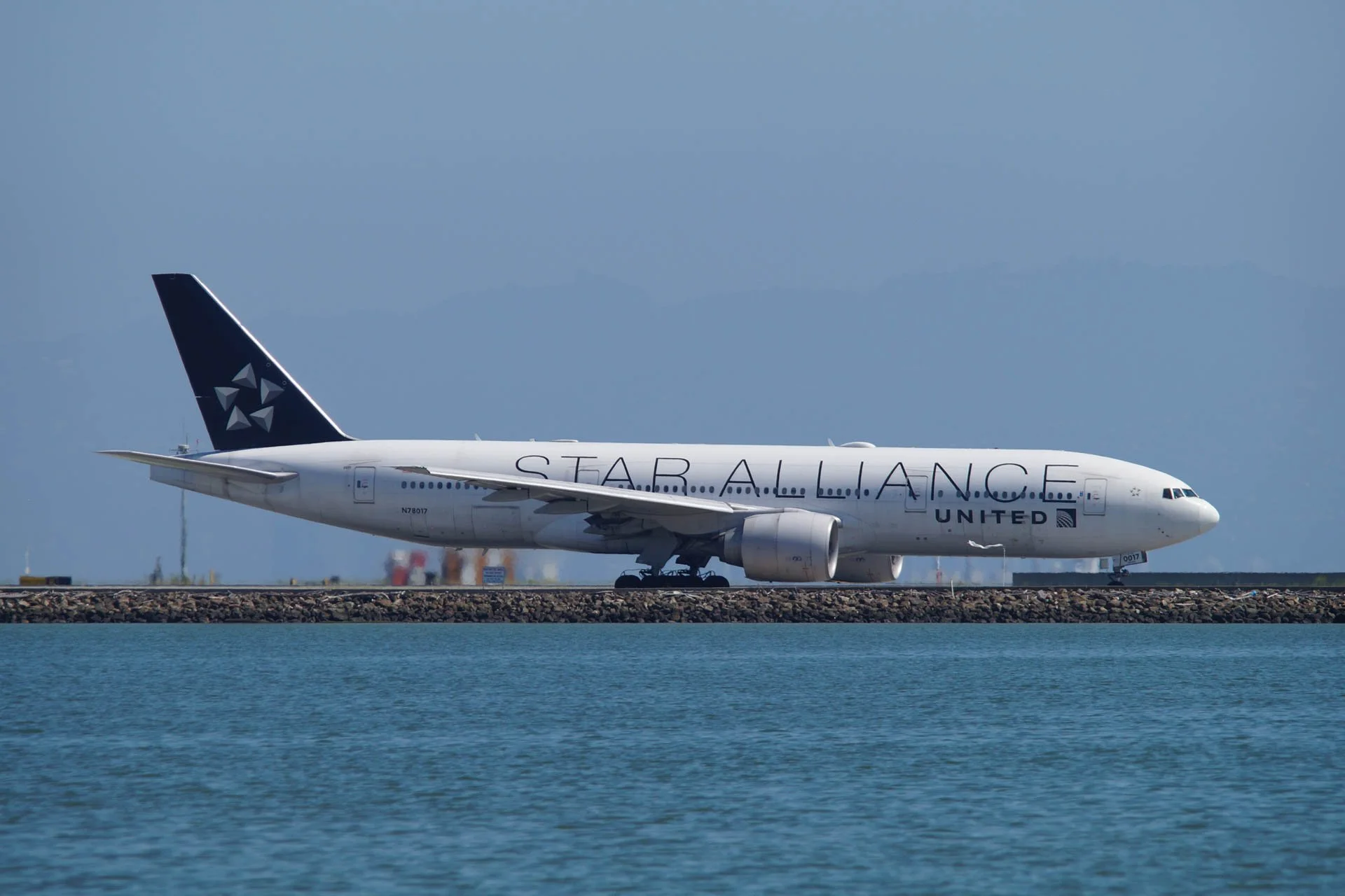 United Airlines - N78017 - Boeing 777-200ER - Star Alliance