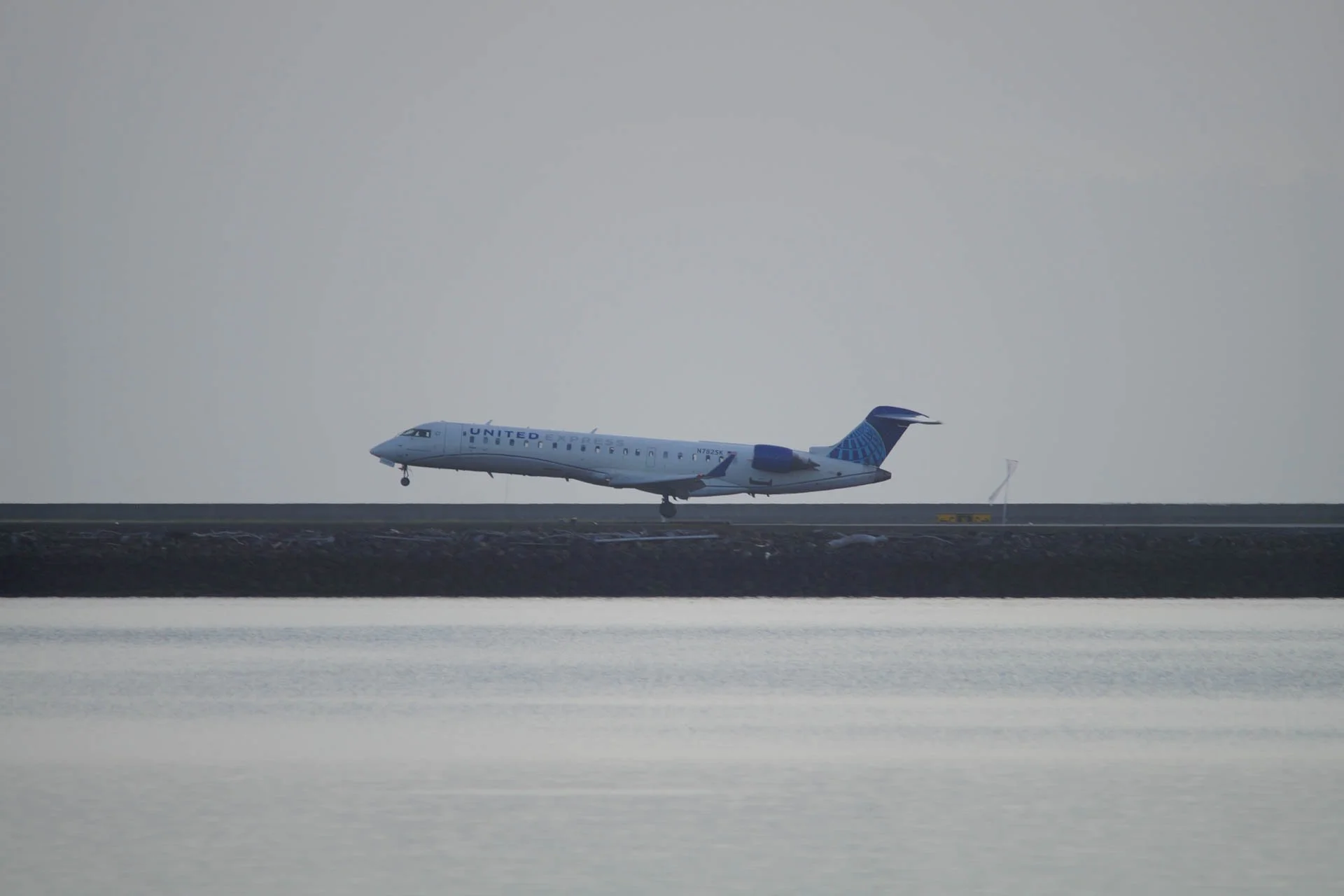 United Express - N782SK -  Mitsubishi CRJ-900LR – EVO Blue