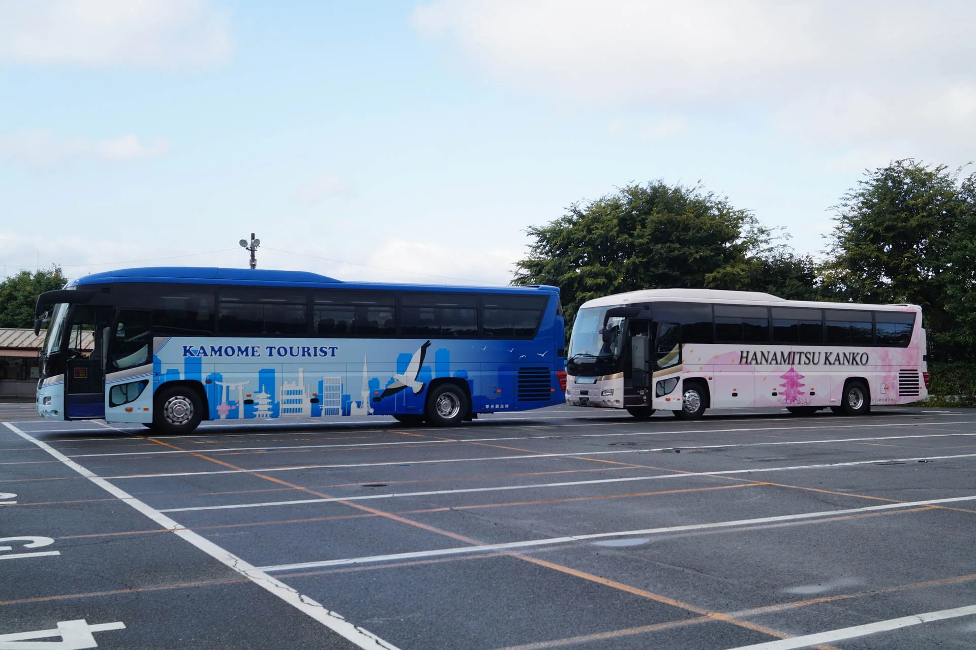 Kyoto - Buses that are decorated with different themes
