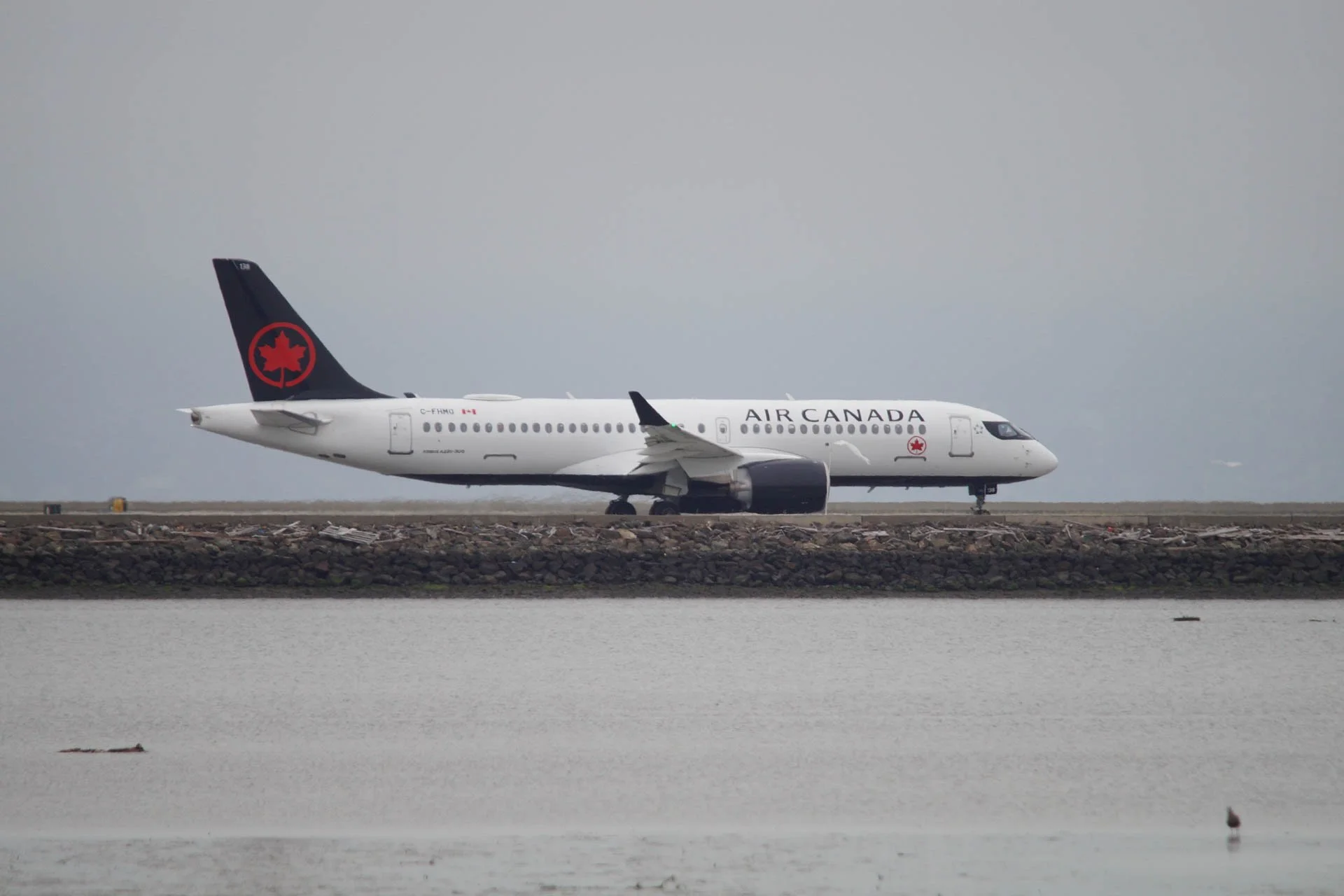 Air Canada_C-FHMO_Airbus A220-200