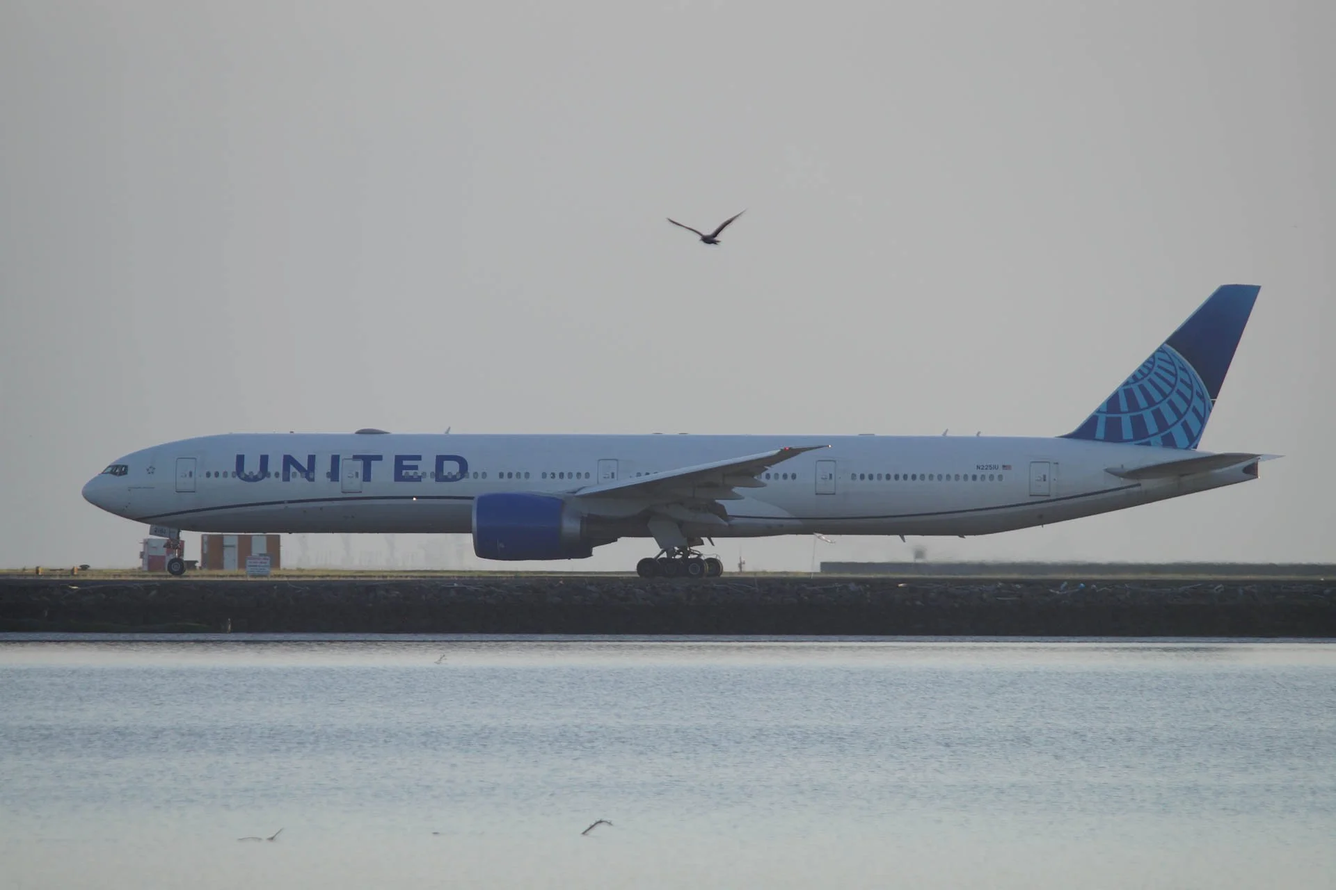 United Airlines - N22511U - Boeing 777-300ER - EVO Blue