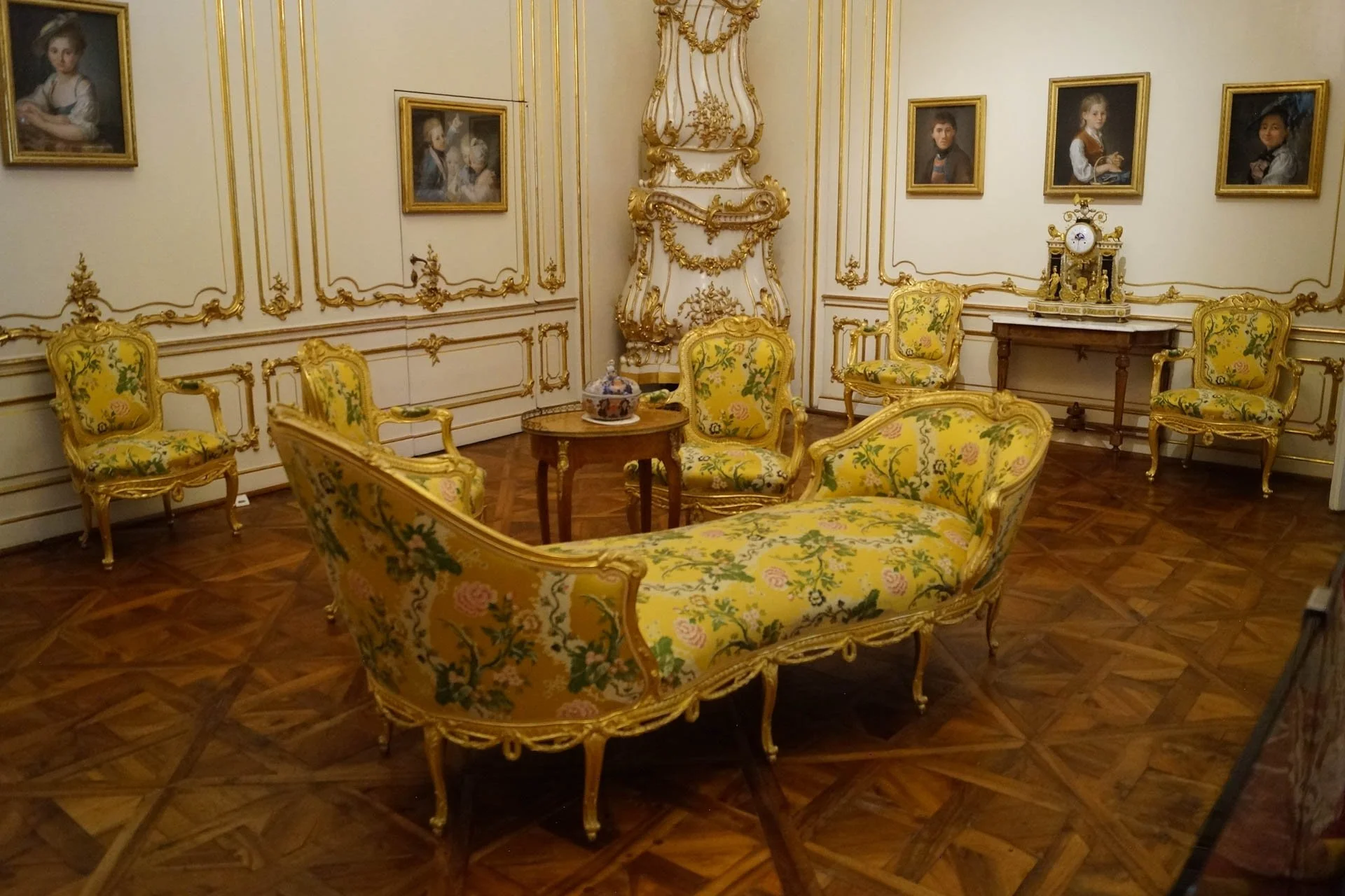 Vienna - Schonbrunn Palace - Yellow room