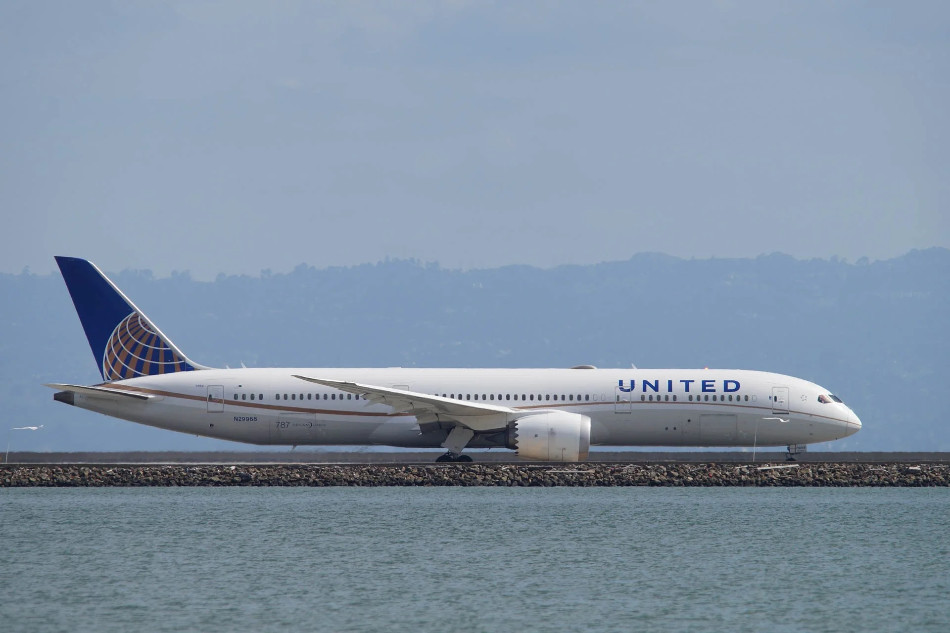 United Airlines - N29968 - Boeing 787-9 Dream Liner - Continental Merger Livery