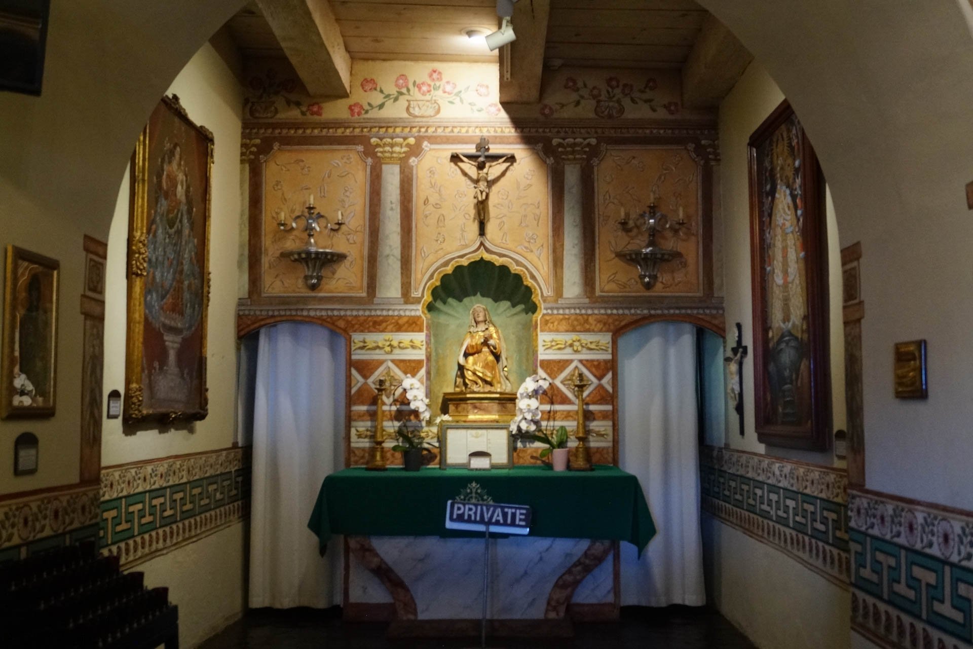 Mission Santa Ines: Altar