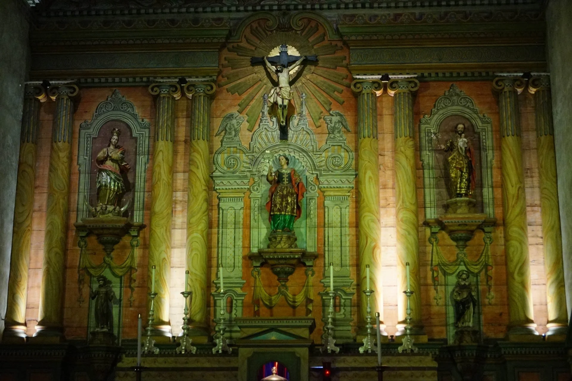 Mission Santa Barbara: Church Altar
