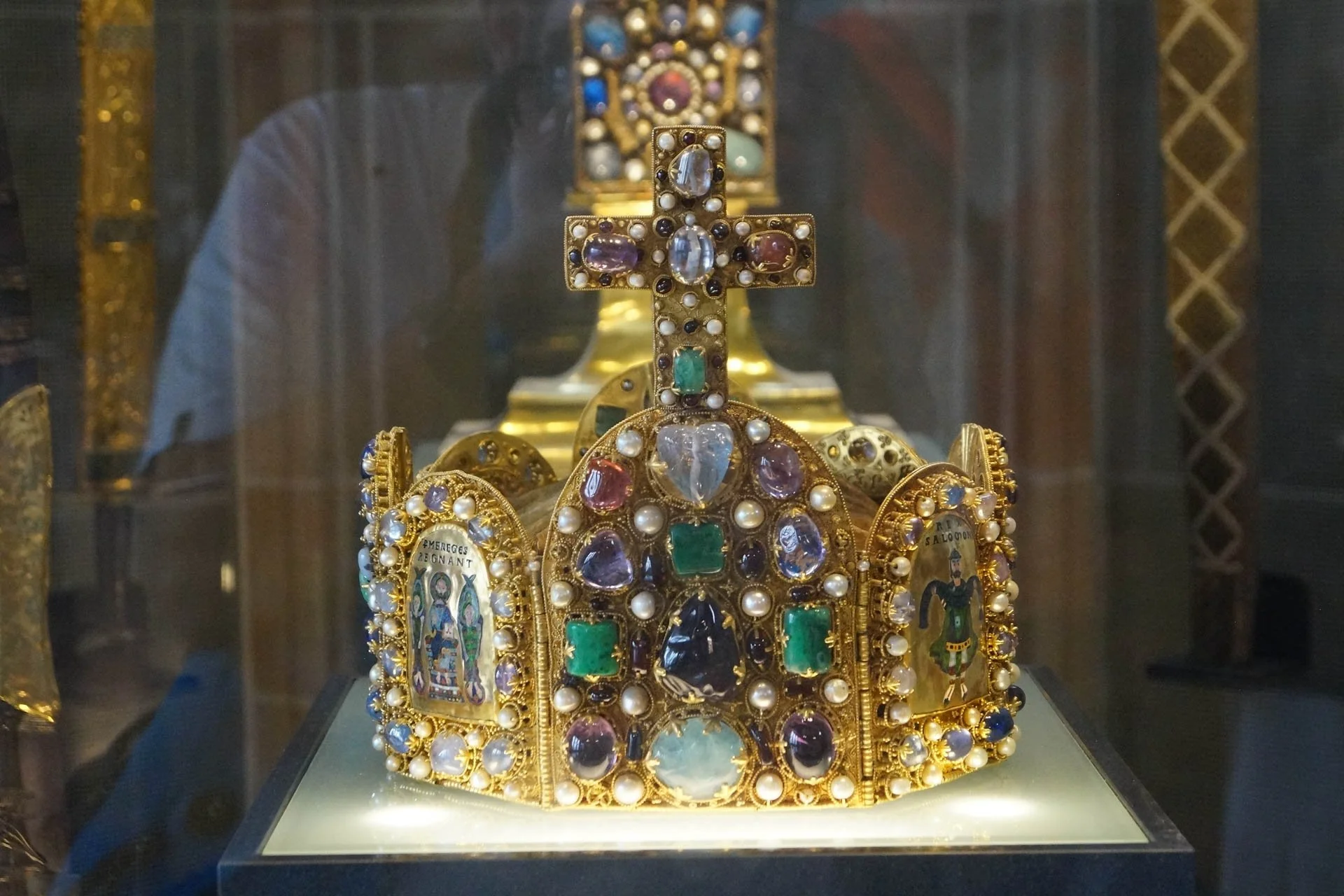 Aachen - Rathaus - Imperial Crown