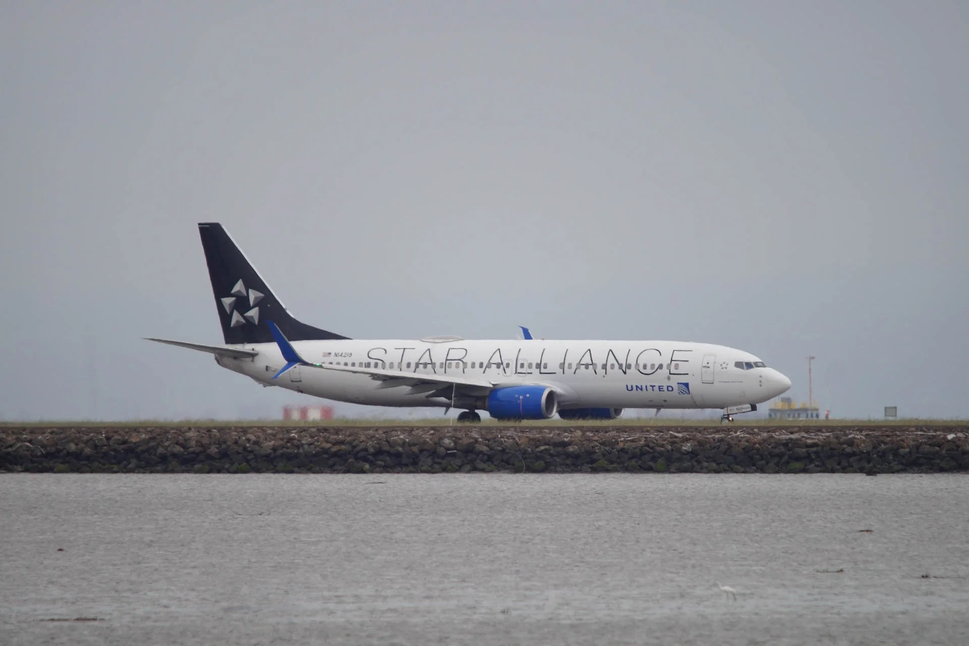 United Airlines_N4219_Boeing 737-800_Star Alliance