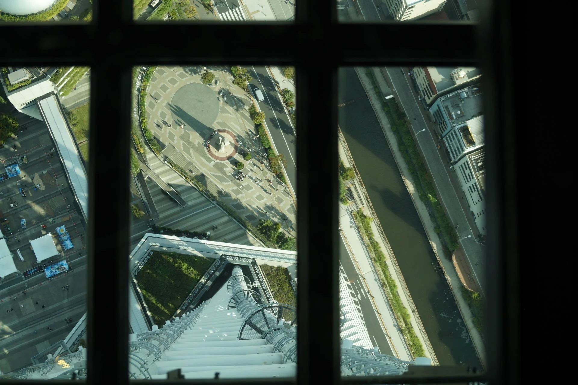 Tokyo - Glass floor at Tokyo Sky Tree