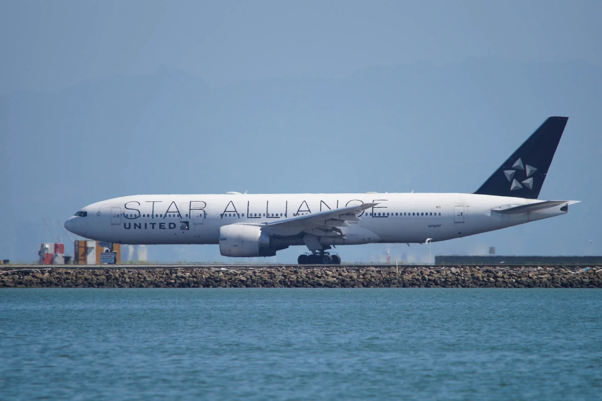 United Airlines - N78017 - Boeing 777-200ER - Star Alliance