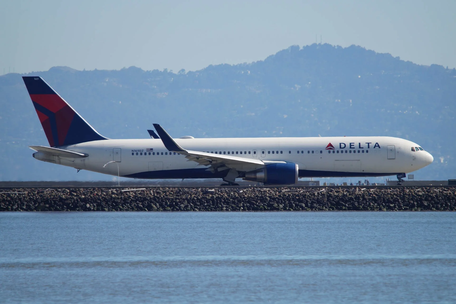 Delta Air Lines - N169DZ - Boeing 767-300ER