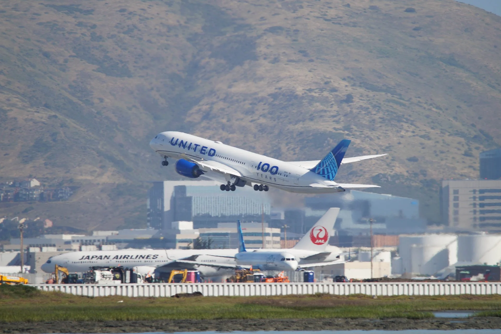 United Airlines - N61101 - Boeing 787-9 Dreamliner - 100 Years Sticker