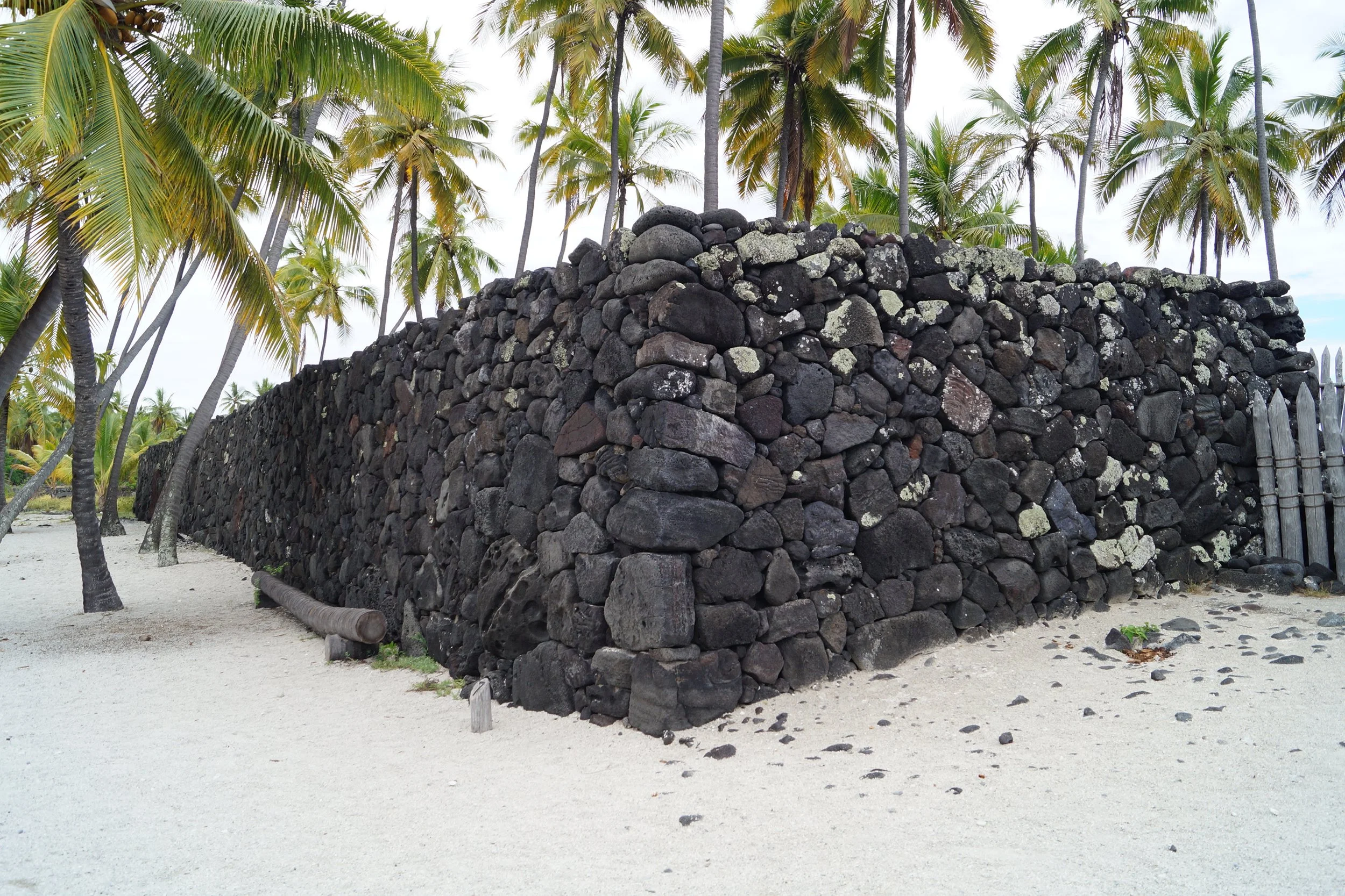 Pu'uhonua O Hōnaunau National Historical Park - The Great Wall