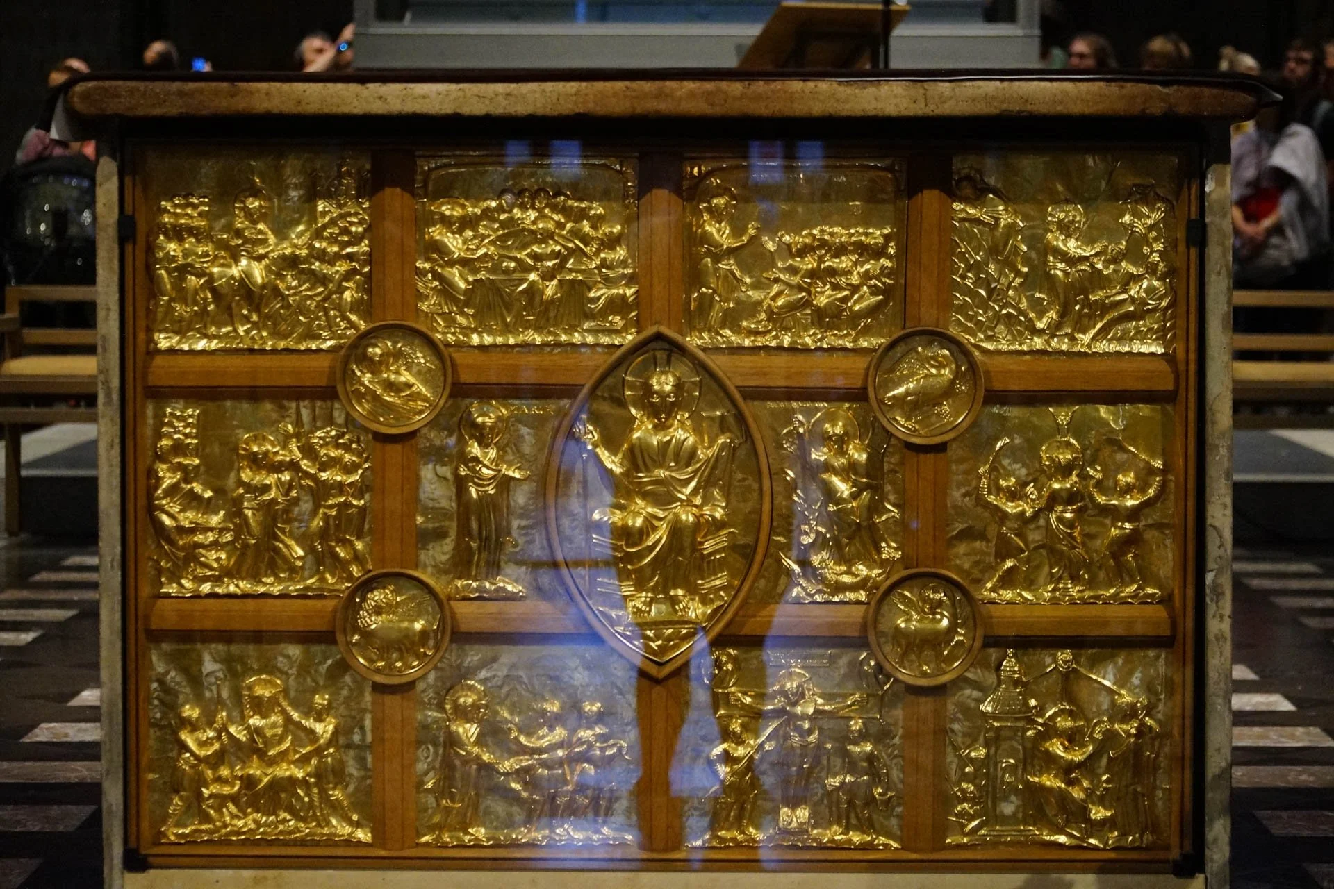 Aachen - Aachen Cathedral, Golden altar piece, main altar