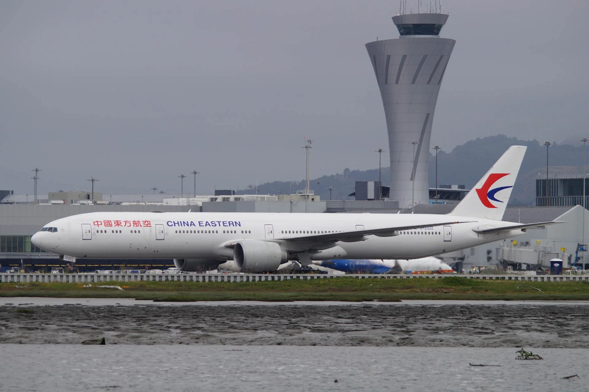 China Eastern Airlines_B-2022_Boeing 777-300ER