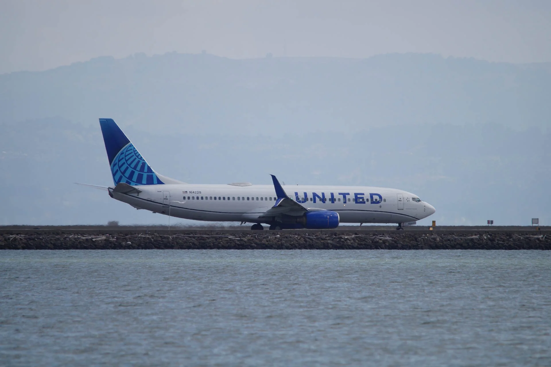 United Airlines - N14228 - Boeing 737-800 - EVO Blue Livery