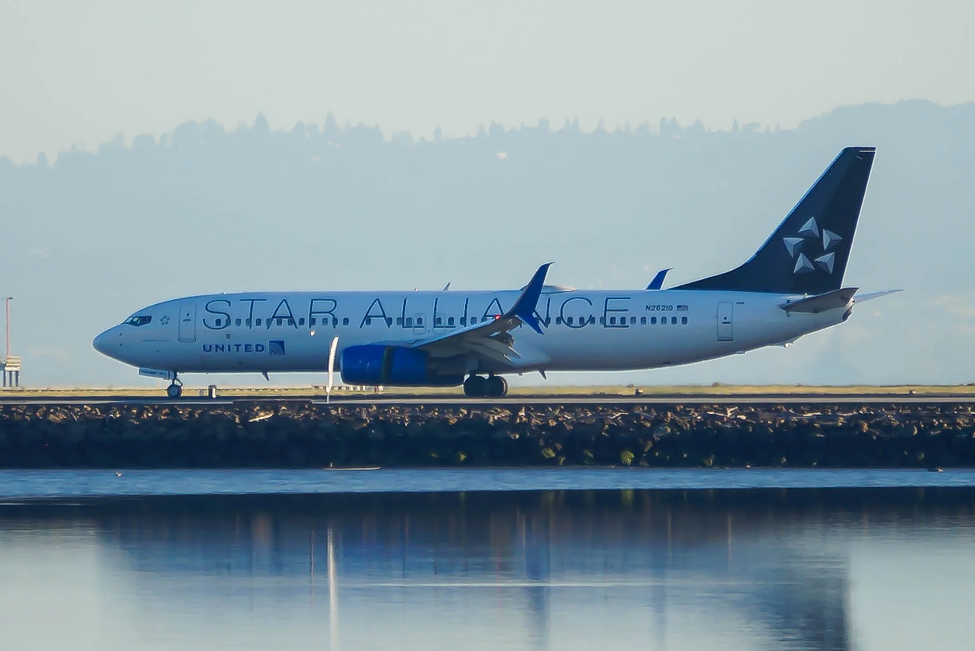 United Airlines_ - N26210 - Boeing 737-800 - Star Alliance