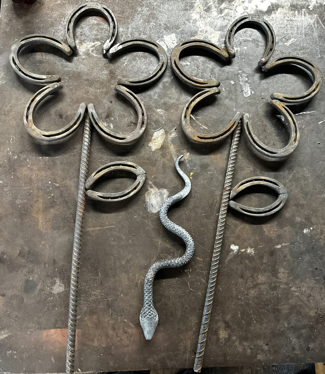Rasp snakes and flowers (Paint-less)