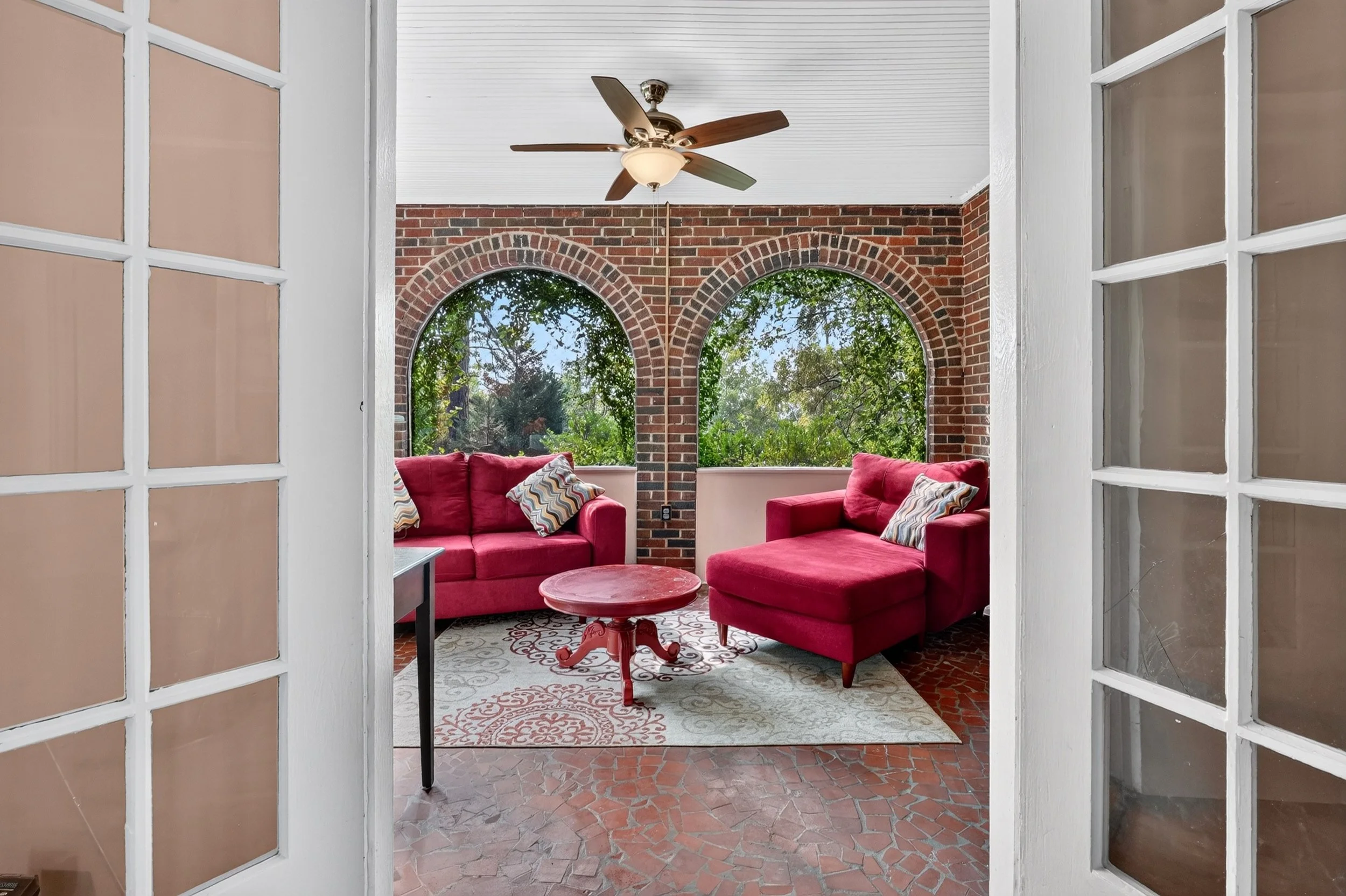 11 Sunroom.jpg